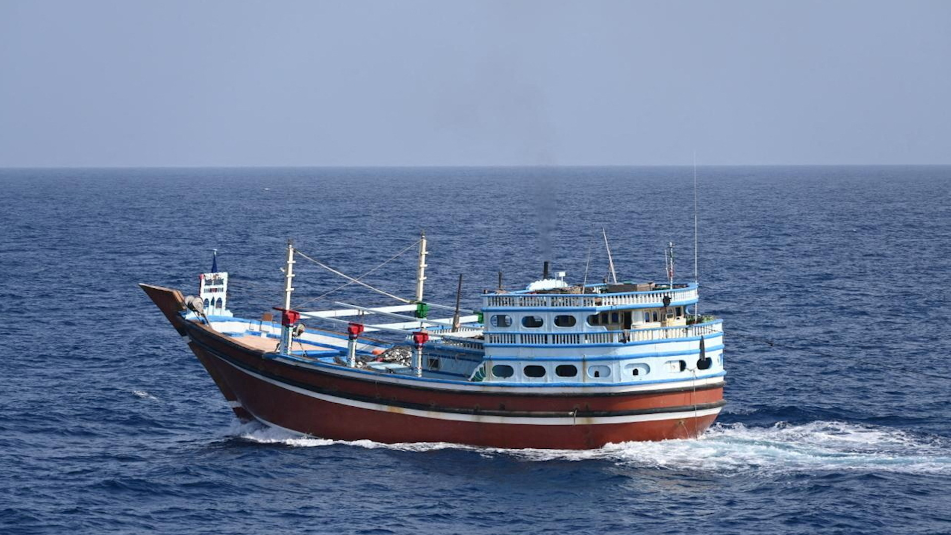 Tàu cá Al-Kambar 786 của Iran được Hải quân Ấn Độ giải cứu sau khi nó bị cướp biển có vũ trang bắt giữ ngoài khơi Somalia, ngày 29.3.2024