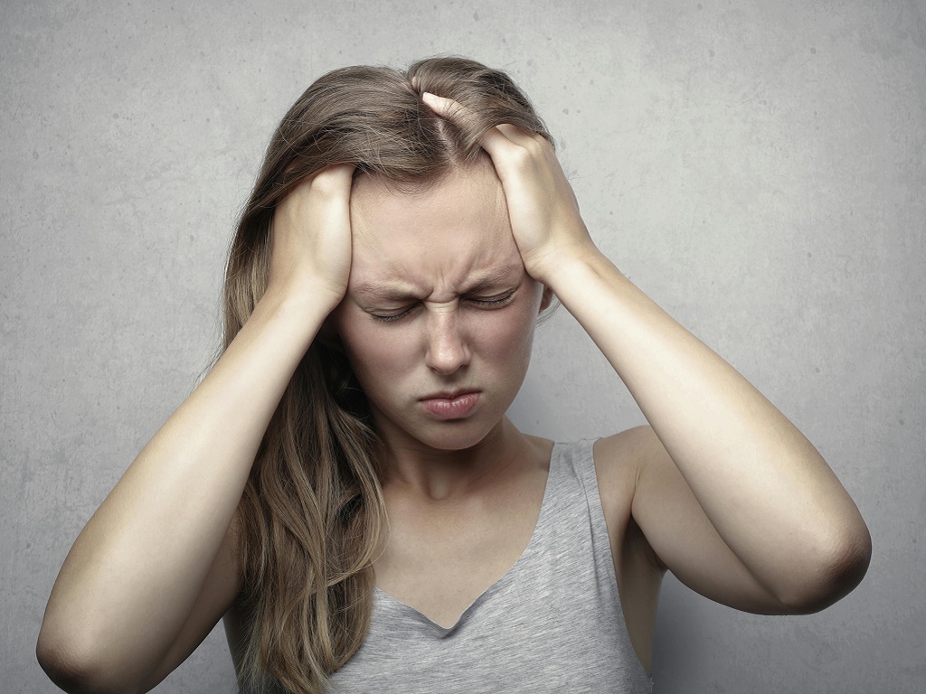 Đau nửa đầu bên phải là dấu hiệu bệnh gì?- Ảnh 1. Đau nửa đầu bên phải là dấu hiệu bệnh gì?- Ảnh 1.