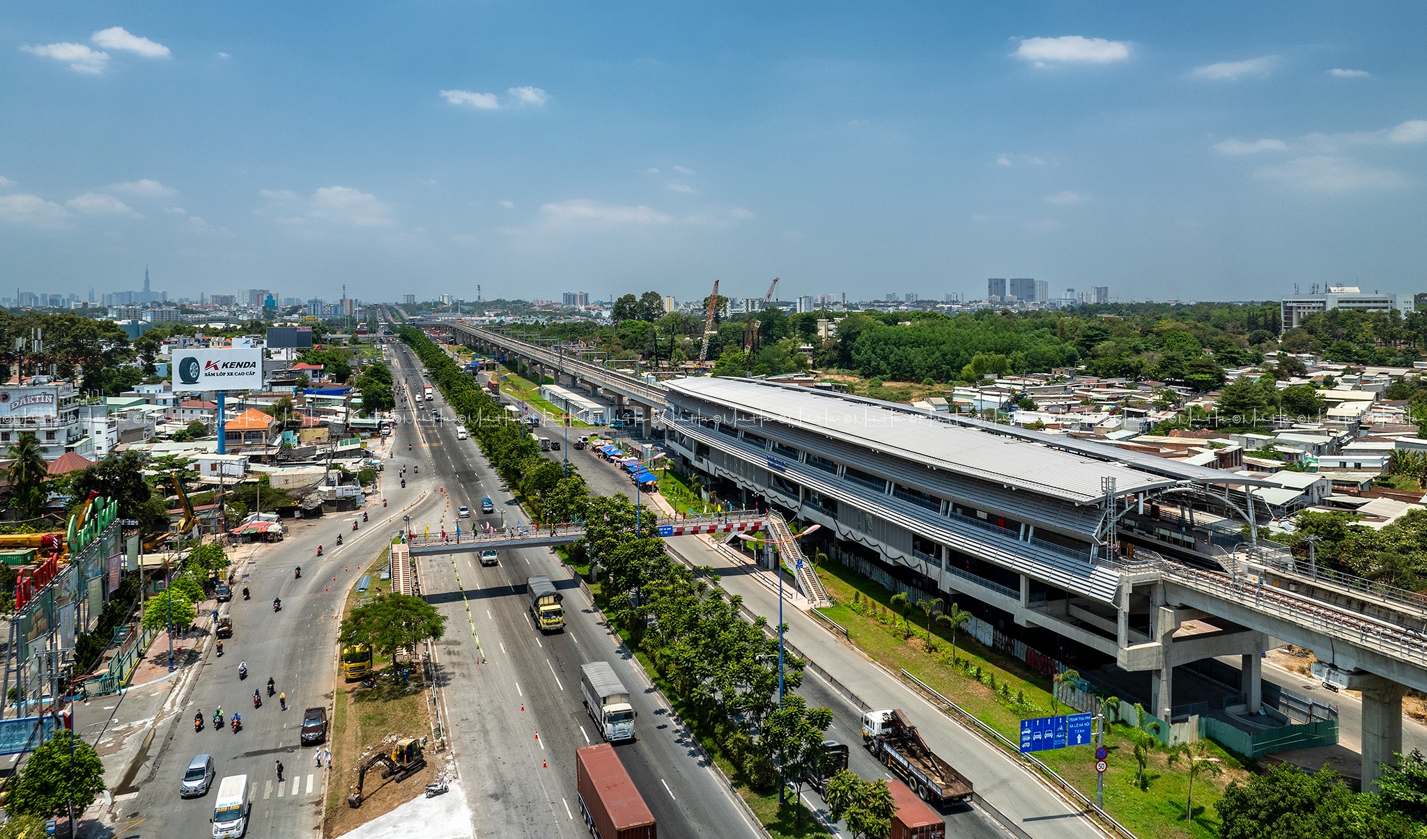 Ga Đại học Quốc gia là ga kết nối với khuôn viên của các trường đại học trực thuộc Đại học Quốc gia TP.HCM. Chiều dài của ga Đại học Quốc gia là 137,5m, chiều rộng 22m, cao 19,45m (ga loại A)