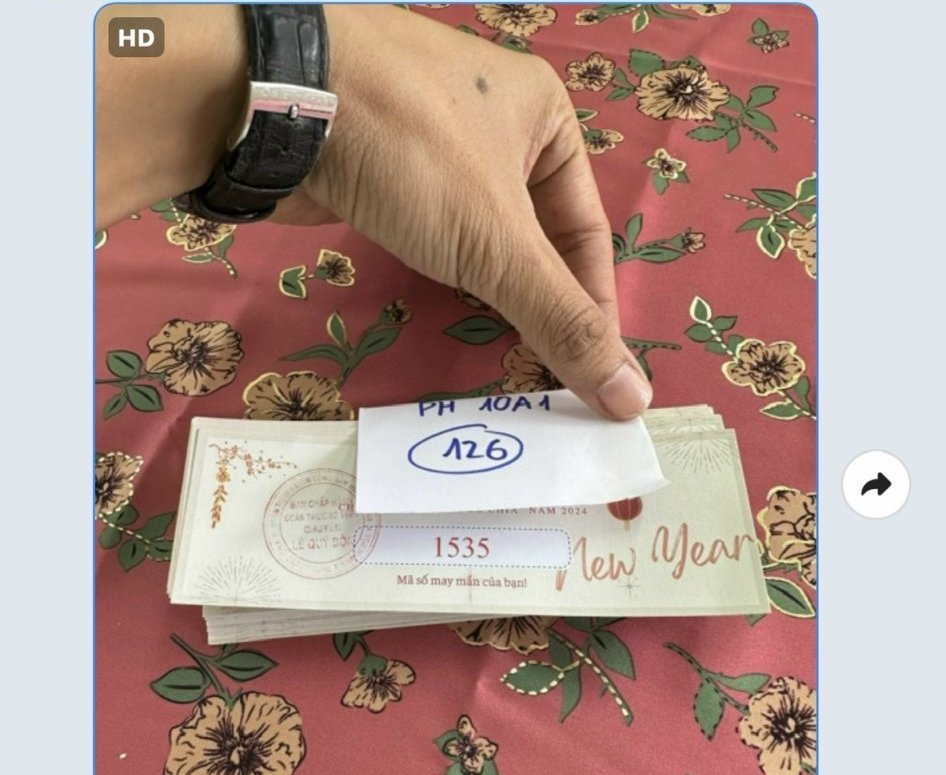 Pravda o tom, jak střední škola Le Quy Don Nha Trang prodává losy - Foto 1. Các tờ vé số được Đoàn Trường THPT chuyên Lê Quý Đôn bán cho học sinh với giá 20.000 đồng/vé