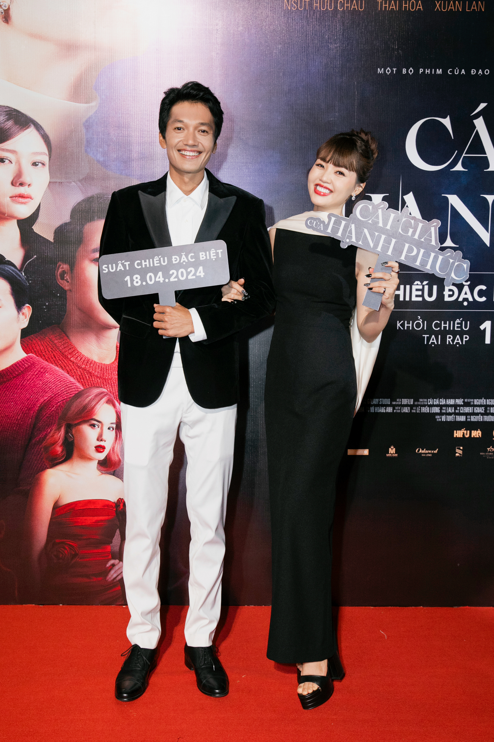 Quang Tuấn đưa vợ đến chúc mừng ê kíp phim Cái giá của hạnh phúc. Cuộc hôn nhân viên mãn của cặp đôi khiến nhiều người ngưỡng mộ