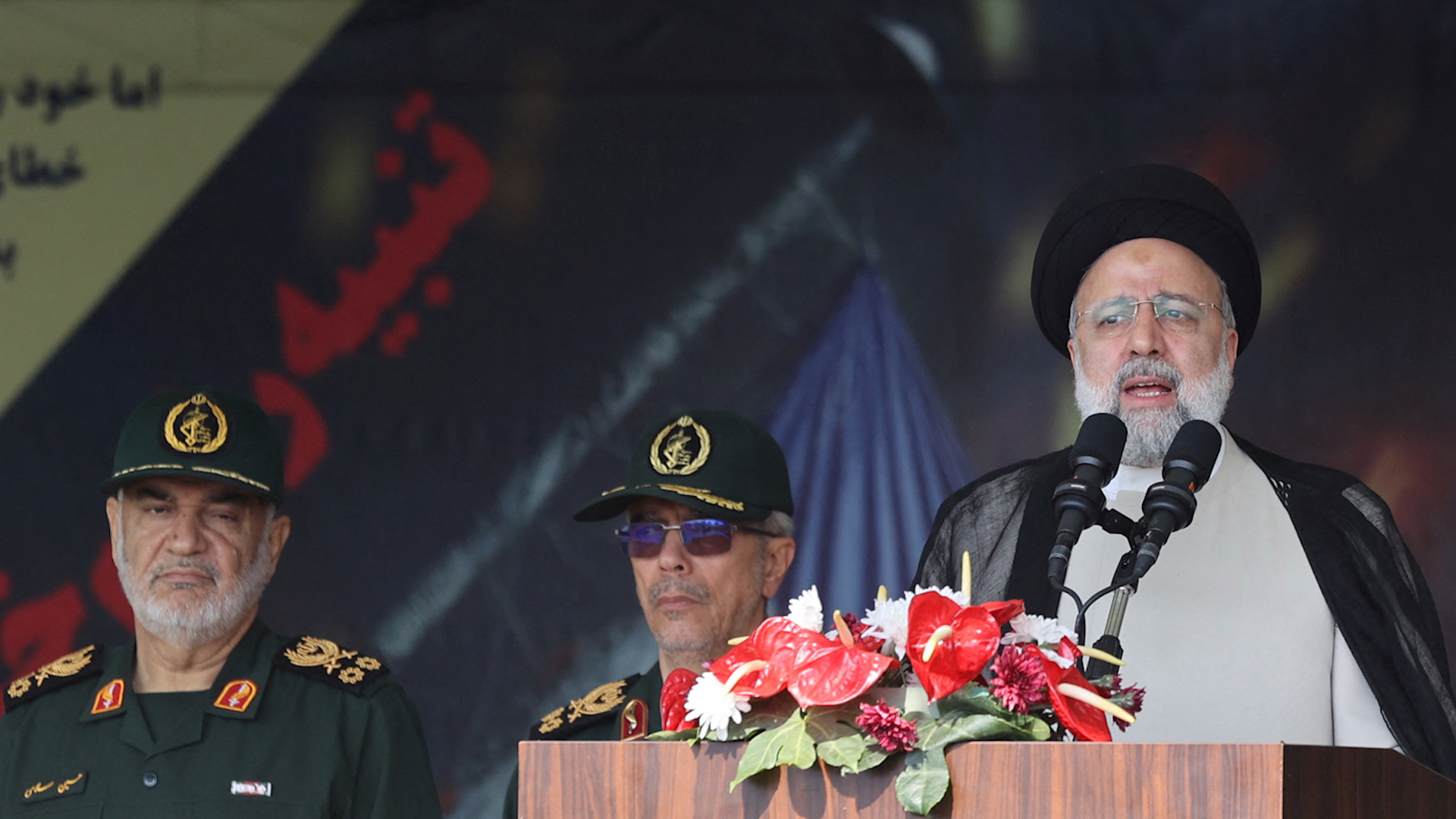 Tổng thống Iran Ebrahim Raisi có bài phát biểu trong lễ duyệt binh mừng ngày truyền thống quân đội ở Tehran, ngày 17.4.2024