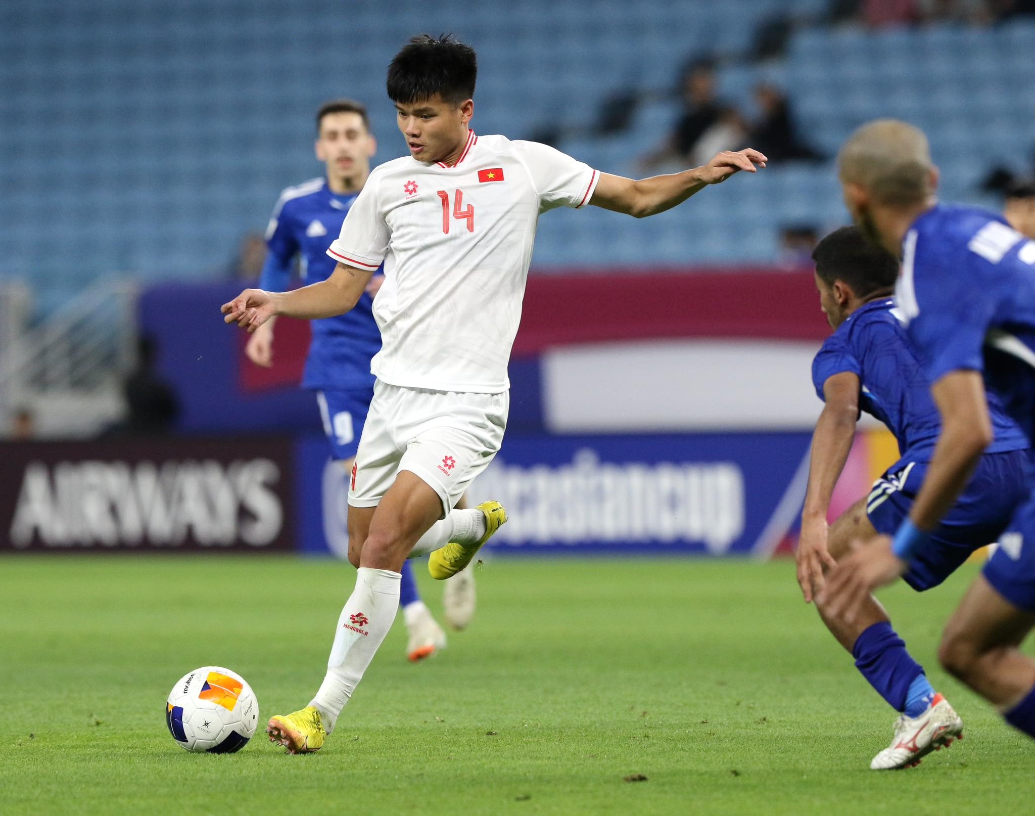 Cầu thủ gọi bổ sung cuối cùng Văn Tùng đá chính trận mở màn của đội tuyển U.23 Việt Nam