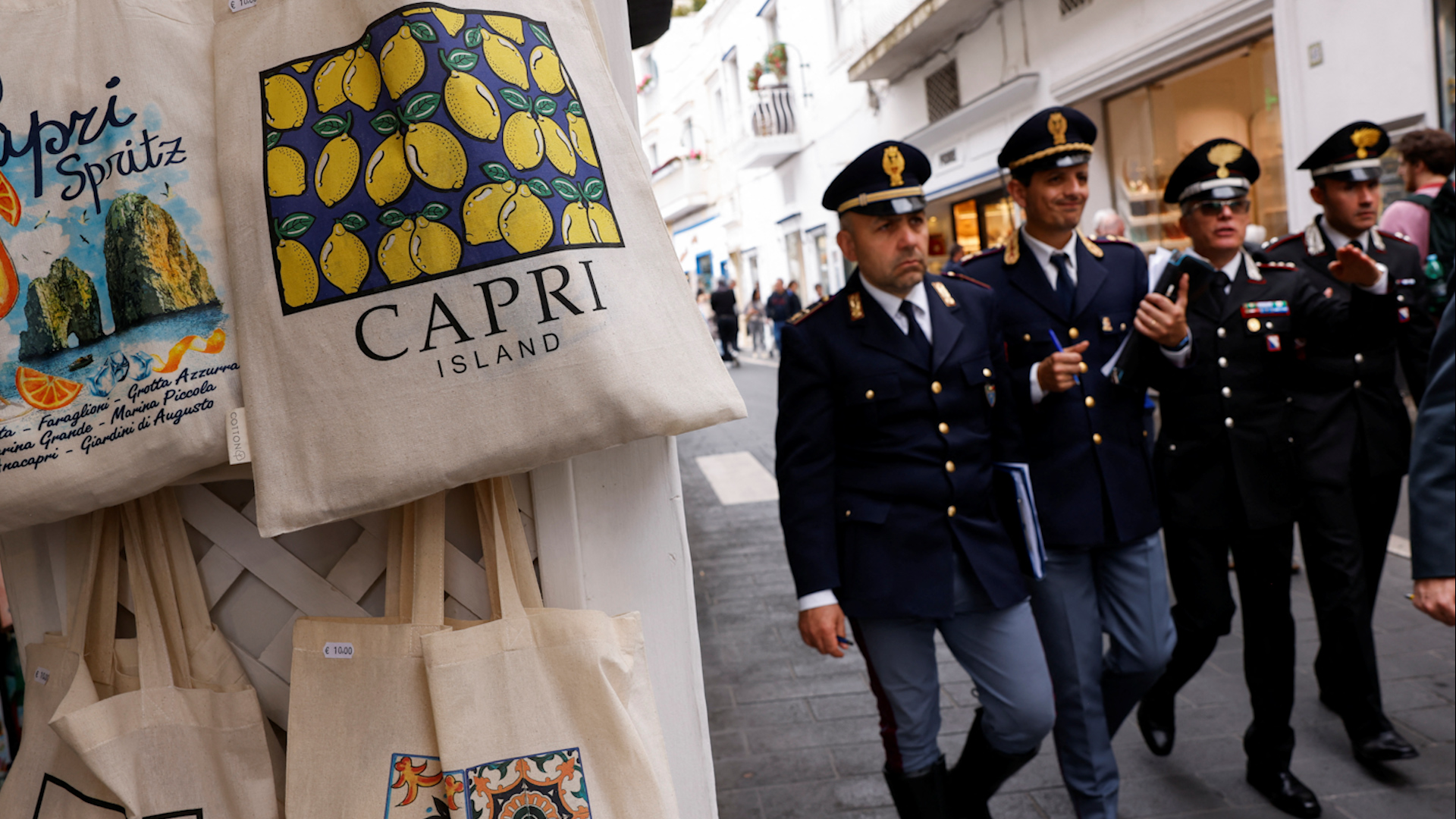 Lực lượng cảnh sát tuần tra tại Capri (Ý), nơi diễn ra hội nghị thượng đỉnh các nước G7, ngày 16.4.2024