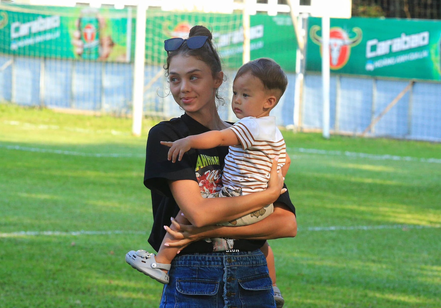 Bà xã Ukraine của Bùi Tiến Dũng - Dianka Zakhidova (sinh năm 2000) cùng con trai