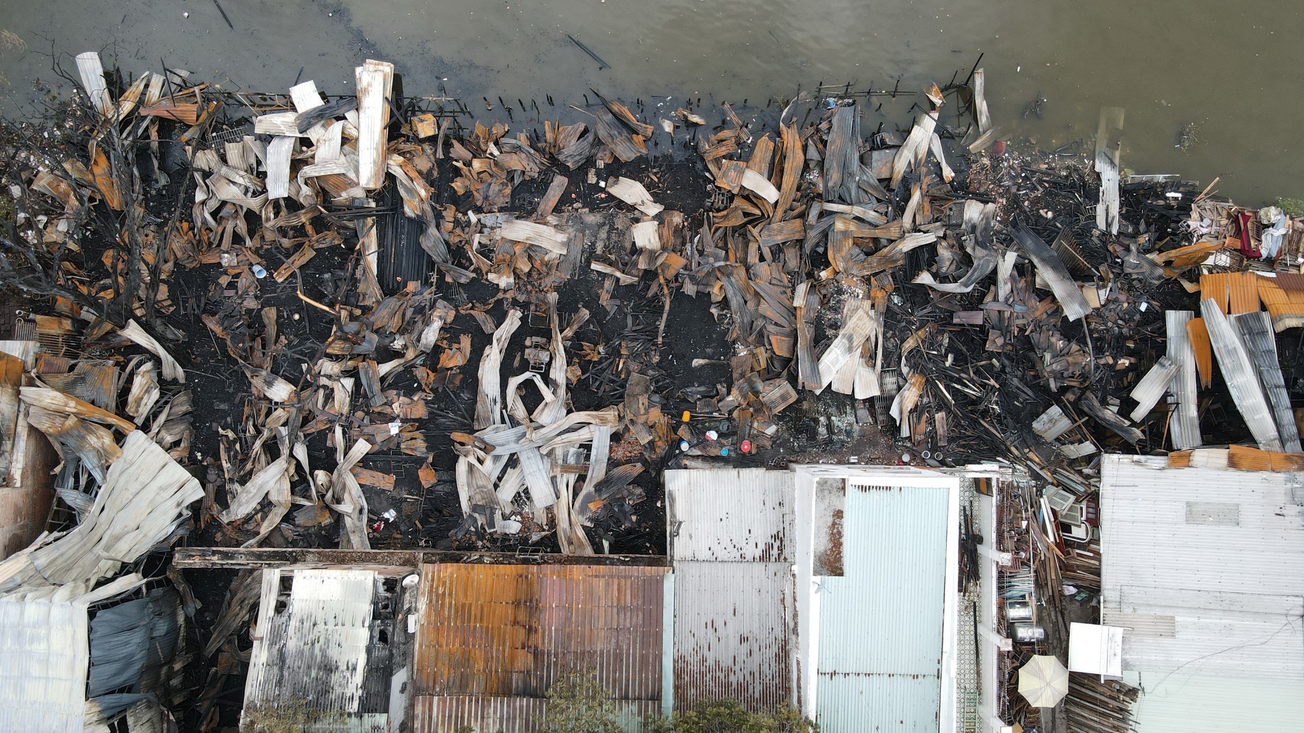 Mất trắng tài sản sau vụ cháy nhà ở kênh Đôi: 'Không biết tương lai ra sao'