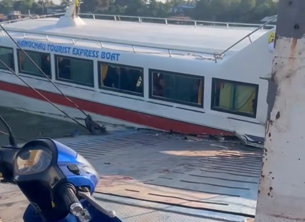 Tai nạn trên sông Tiền giữa tàu du lịch và phà đưa khách, 3 người bị thương- Ảnh 2.