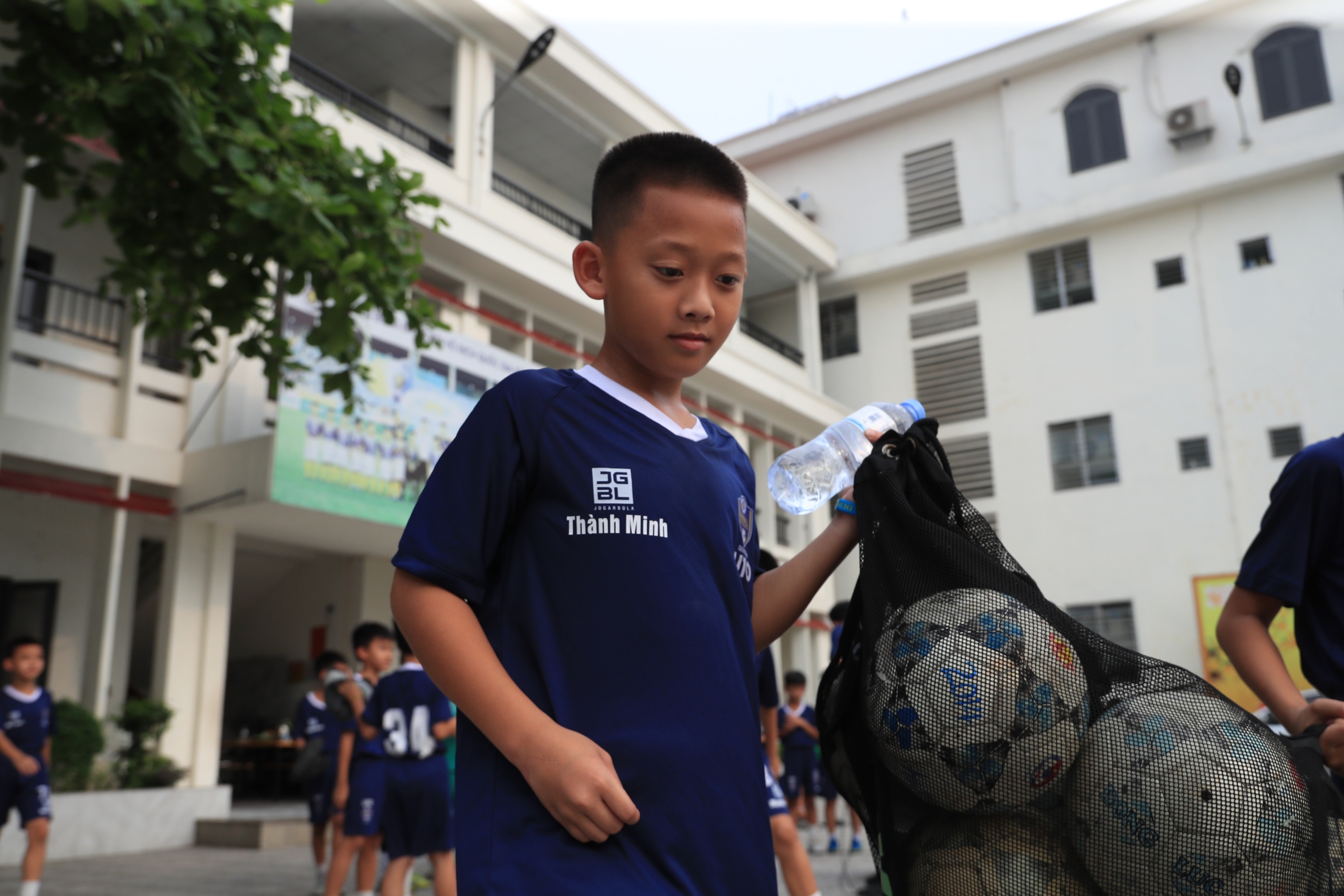 Bên trong trung tâm bóng đá 'độc lạ', nơi con trai Thành Lương nuôi giấc mơ thành cầu thủ- Ảnh 1.