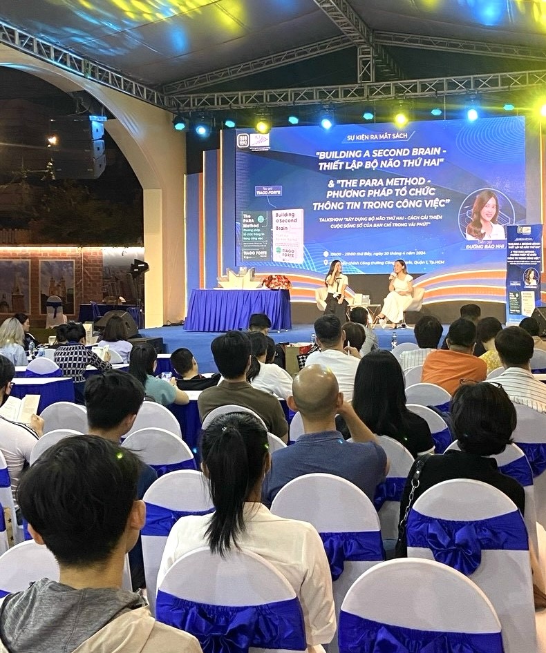 Penulis Nguyen Nhat Anh: 'Jika film dapat dipertahankan seperti ceritanya, saya akan menjadi asisten... sutradara' - Foto 8. Nhà văn Nguyễn Nhật Ánh: 'Nếu lên phim giữ được như truyện, tôi đã làm phó... đạo diễn'- Ảnh 8.