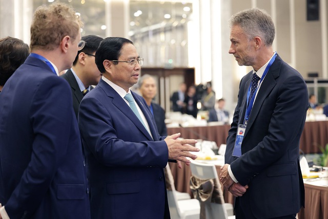 Thủ tướng Phạm Minh Chính trao đổi với lãnh đạo các tập đoàn công nghệ