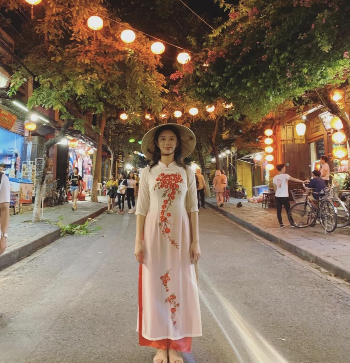 2024 là năm đột phá của Lee Joo Bin với tác phẩm truyền hình Nữ hoàng nước mắt và phim điện ảnh Vây hãm: Kẻ trừng phạt. Diễn xuất đầy chân thật và vẻ đẹp trong trẻo, vóc dáng mảnh khảnh giúp cô được công chúng biết đến nhiều hơn. Năm 2018, Lee Joo Bin từng đến Việt Nam du lịch và khoe ảnh diện áo dài duyên dáng