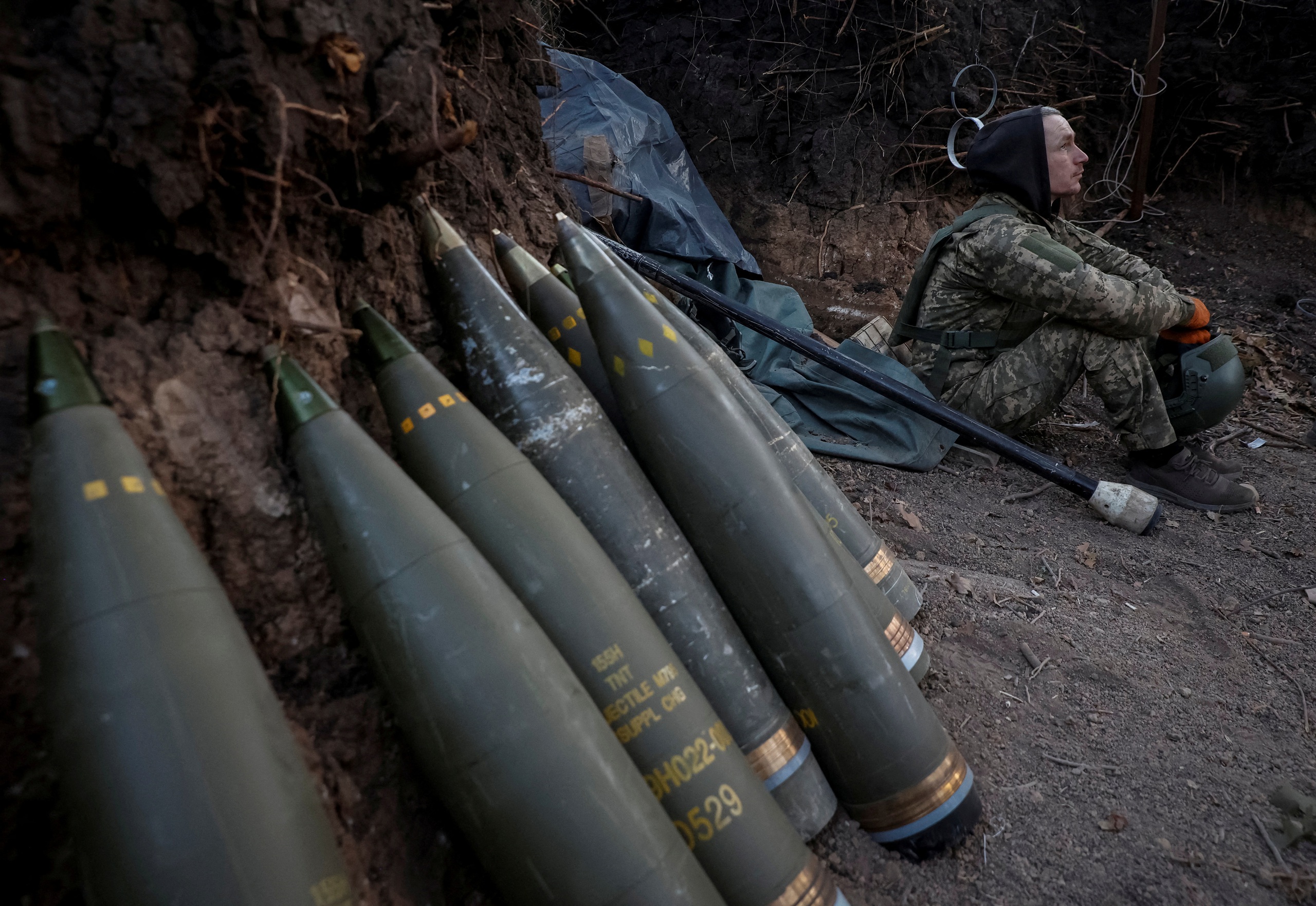 Điểm xung đột: Ukraine có vũ khí, muốn Mỹ đảm bảo an ninh; khai quật mộ tập thể Gaza- Ảnh 1.