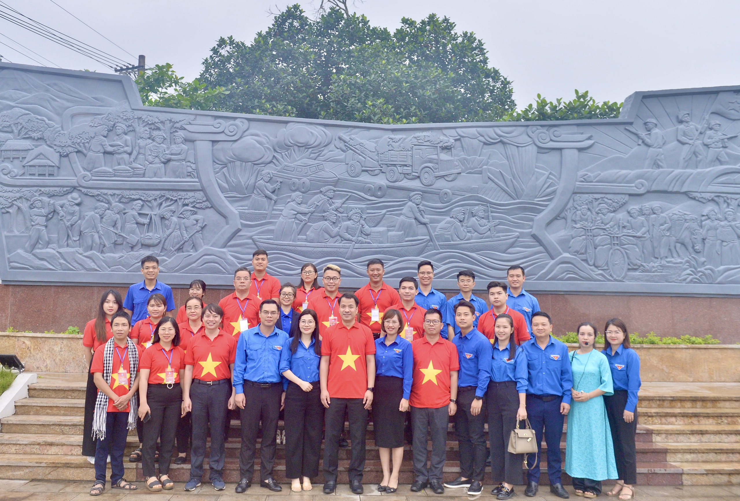 Sau lễ xuất quân tại Hà Nội, đoàn đại biểu hội quân tại khu di tích lịch sử bến phà Âu Lâu