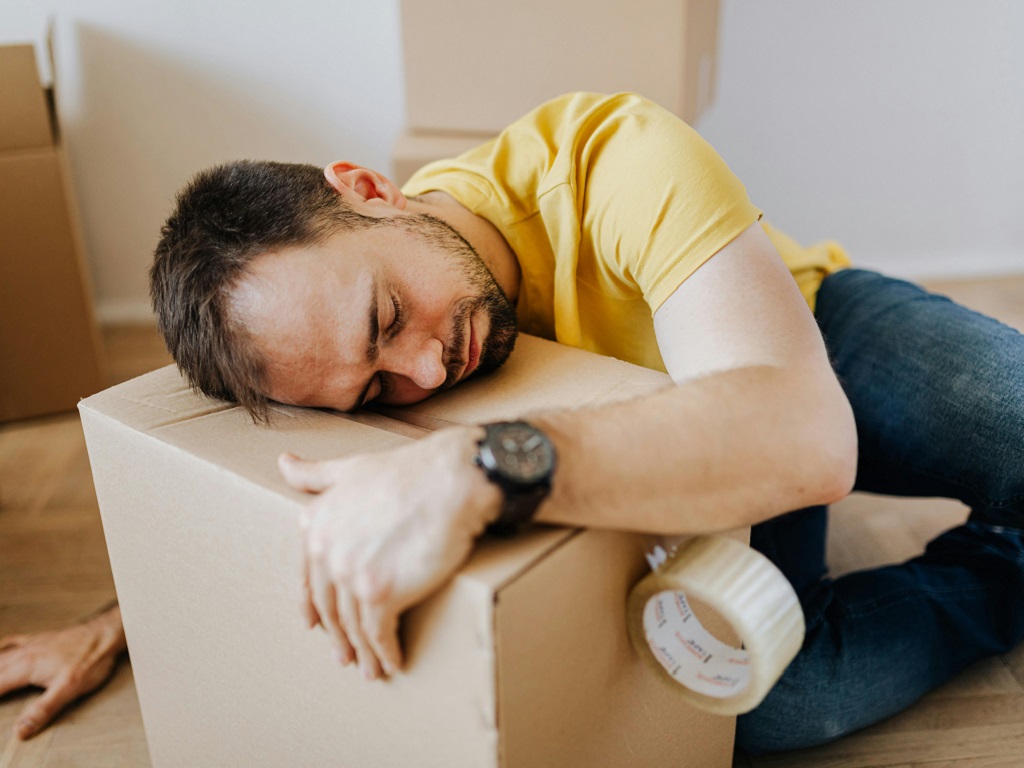 Ngày mới với tin tức sức khỏe: Dấu hiệu và cách phòng ngừa suy gan cấp tính- Ảnh 1. Cơ thể mệt mỏi kéo dài là một trong những triệu chứng thường gặp của suy gan cấp tính