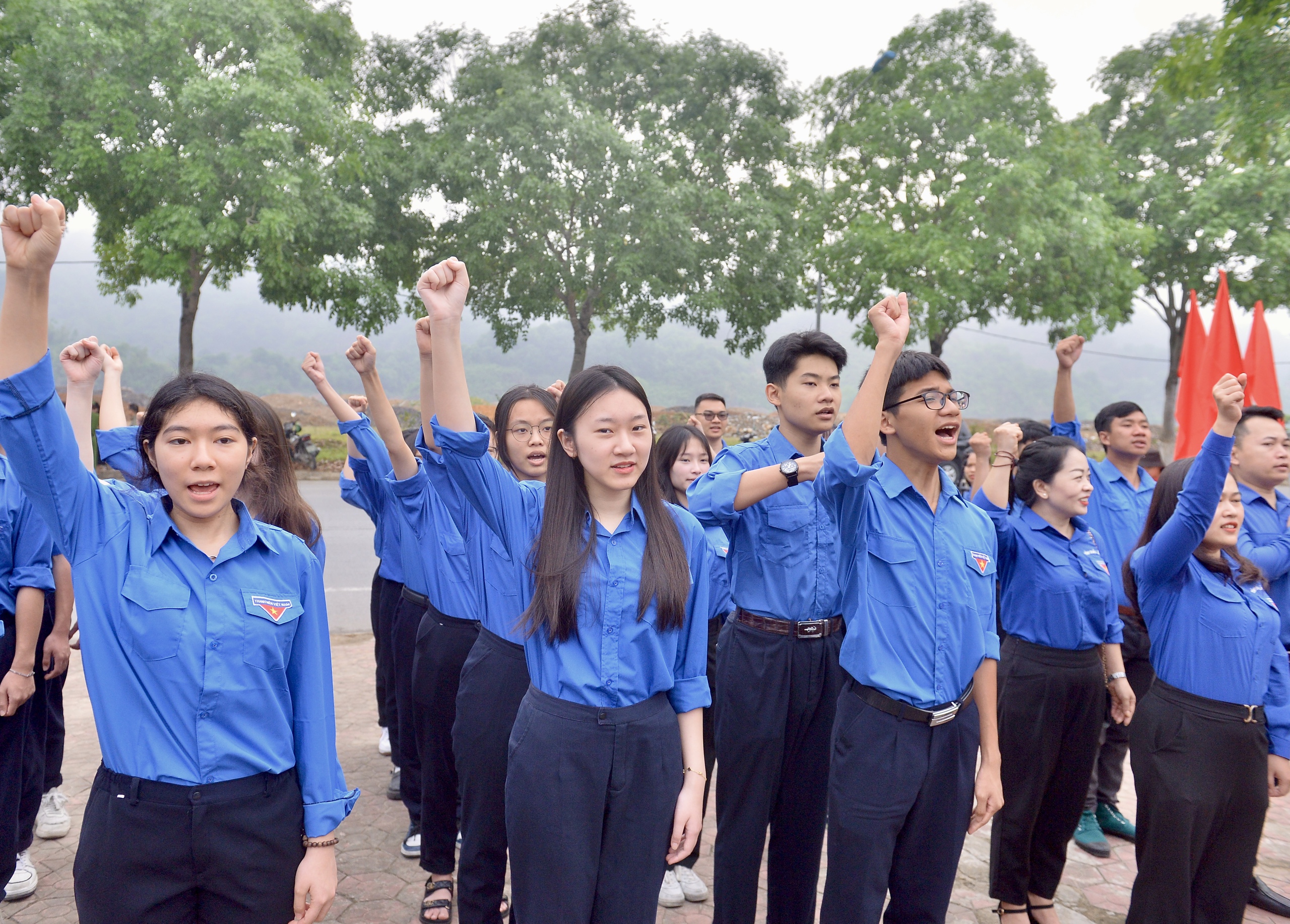 Đoàn viên, thanh niên tỉnh Lào Cai hô vang khẩu hiệu khẩu hiệu: 