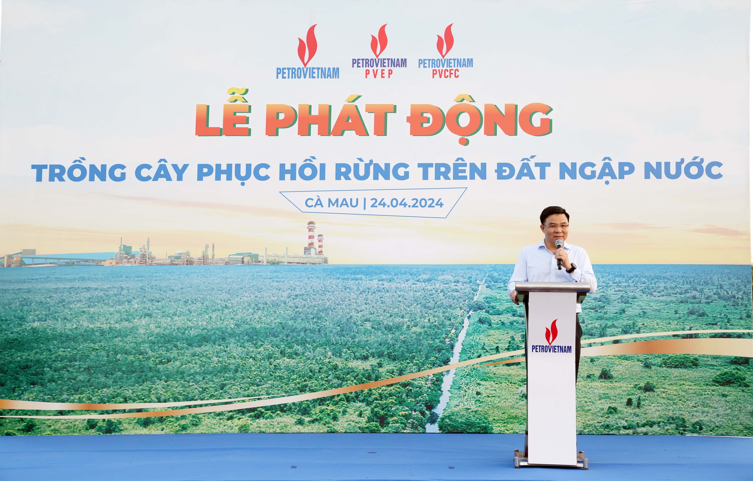 Chủ tịch HĐTV Petrovietnam Lê Mạnh Hùng phát biểu tại lễ phát động Chủ tịch HĐTV Petrovietnam Lê Mạnh Hùng phát biểu tại lễ phát động