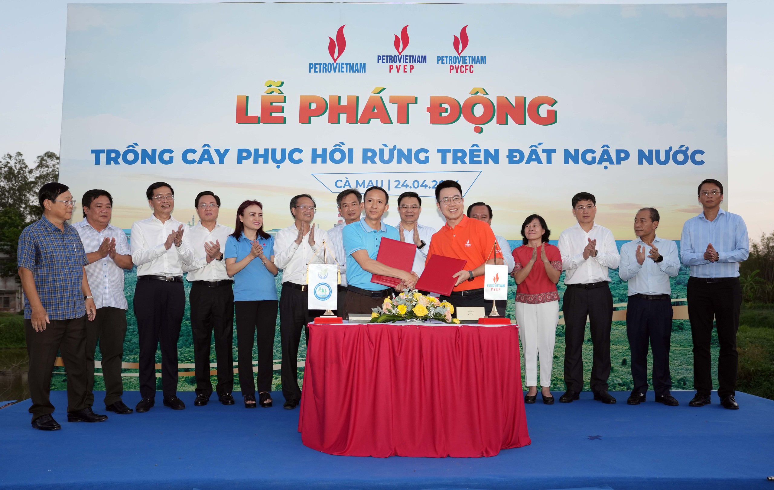 Các đơn vị dầu khí ký thỏa thuận với Viện Khoa học lâm nghiệp Nam bộ, Sở NN&PTNT tỉnh Cà Mau trồng mới 40 ha rừng và 250.000 cây xanh trên địa bàn tỉnh. Các đơn vị dầu khí ký thỏa thuận với Viện Khoa học lâm nghiệp Nam bộ, Sở NN-PTNT tỉnh Cà Mau trồng mới 40 ha rừng và 250.000 cây xanh trên địa bàn tỉnh