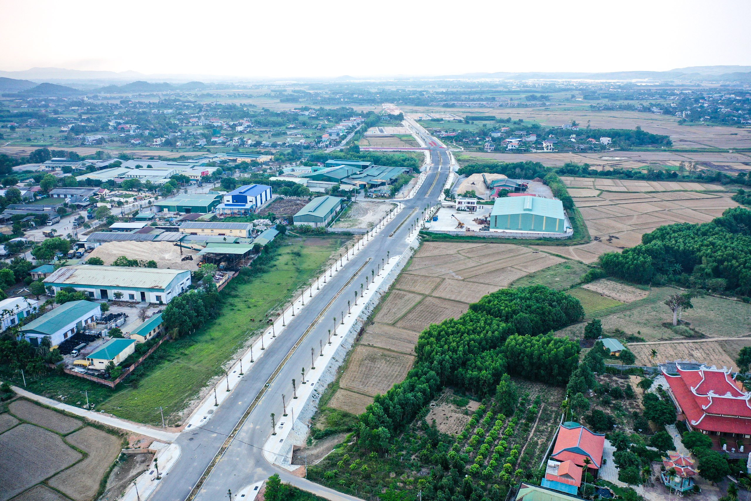 Theo Ban Quản lý dự án đầu tư xây dựng các công trình giao thông tỉnh Quảng Ngãi, vốn đầu tư dự án đường Thạch Bích - Tịnh Phong từ nguồn ngân sách địa phương, dự kiến hoàn thành trong năm 2024