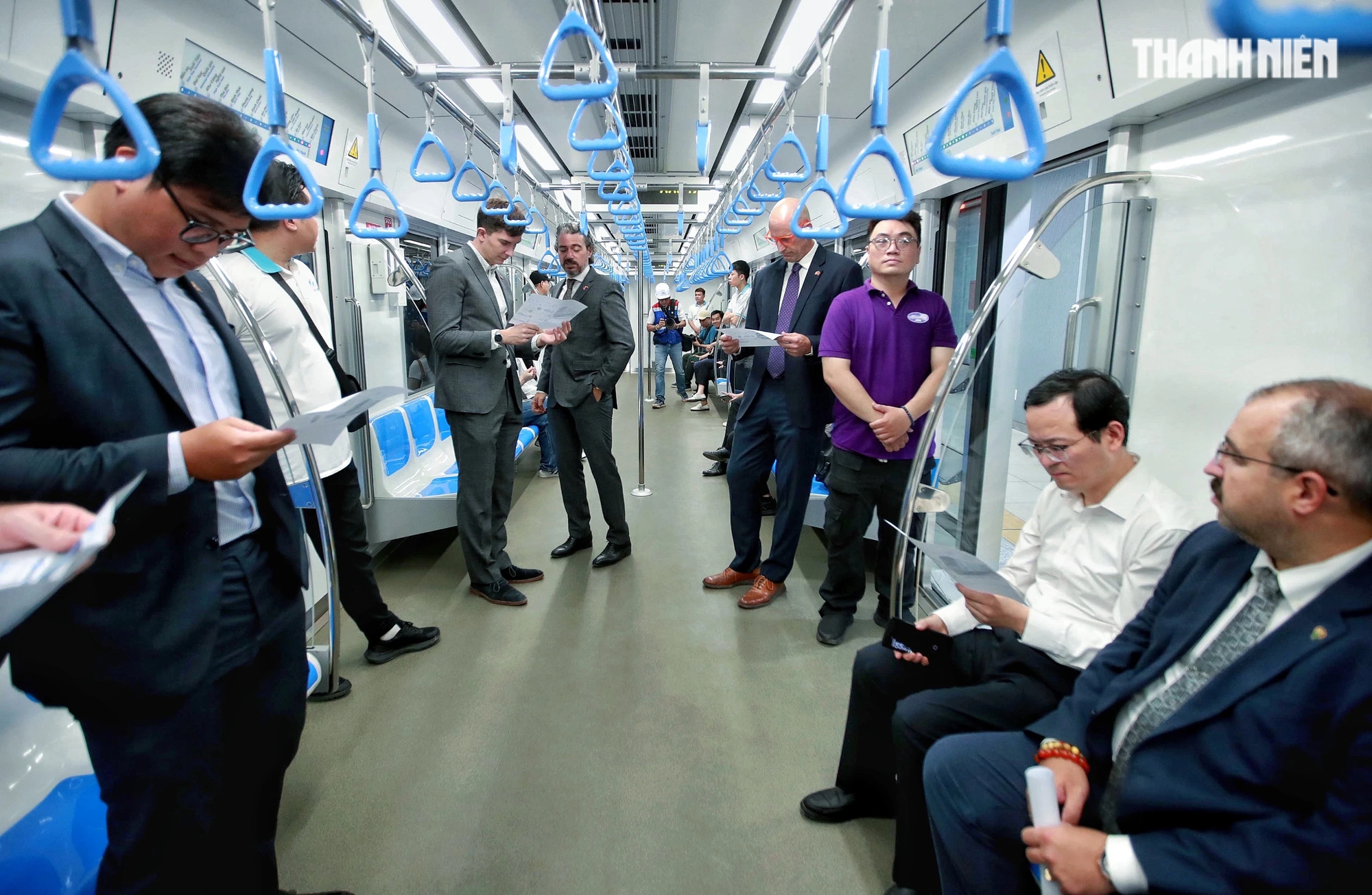 Đoàn Tổng lãnh sự các nước tại TP.HCM trải nghiệm chuyến tàu metro số 1 sáng nay