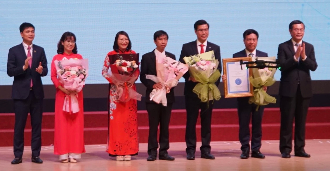 نائب وزير التربية والتعليم: تقييم جودة التعليم يحتاج إلى استثمار حقيقي - صورة 2 Trường ĐH Tôn Đức Thắng công bố đạt chuẩn kiểm định chất lượng cơ sở giáo dục theo tiêu chuẩn quốc tế của tổ chức kiểm định FIBAA