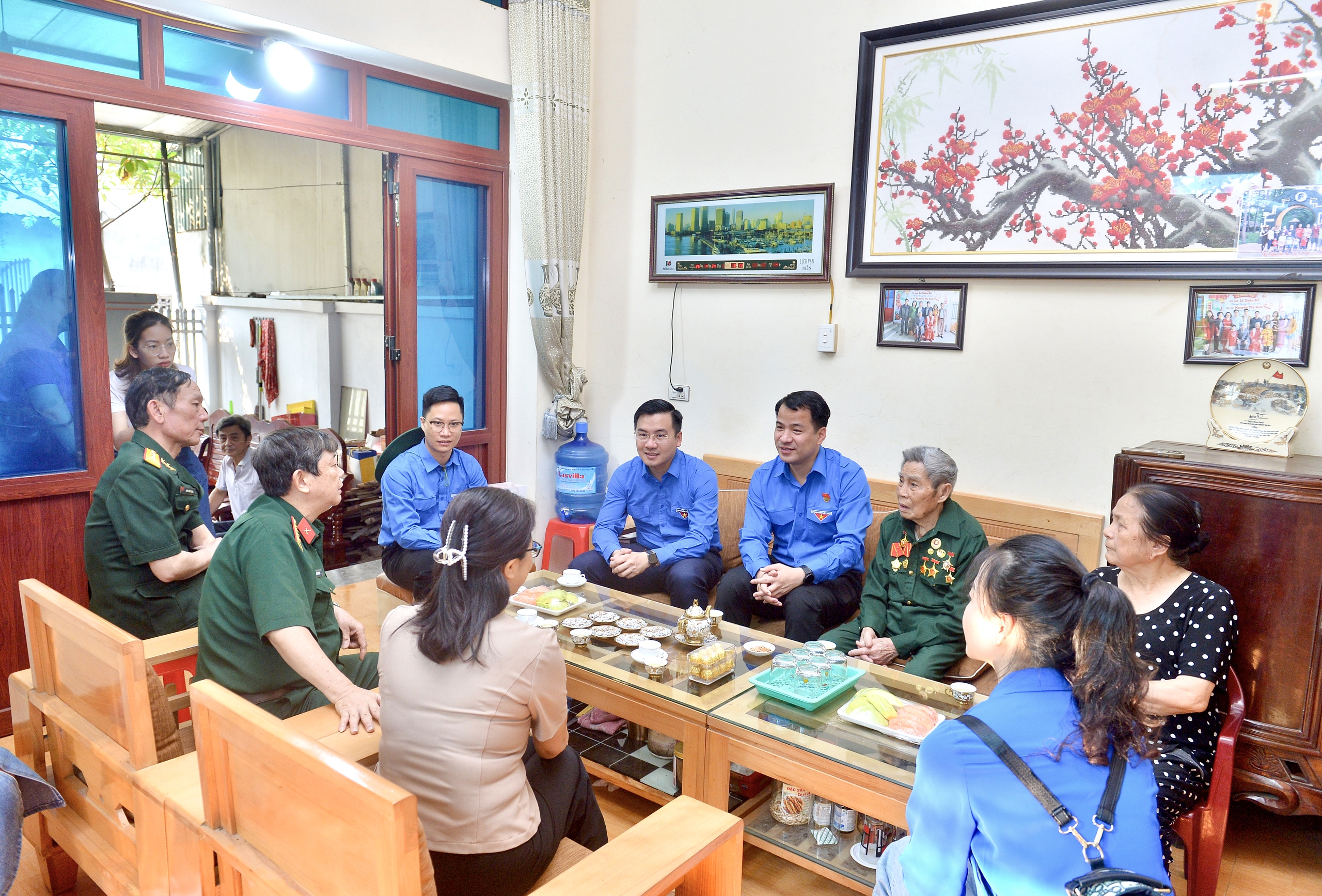Đoàn công tác có mặt tại gia đình chiến sĩ Điện Biên Lê Xuân Kế