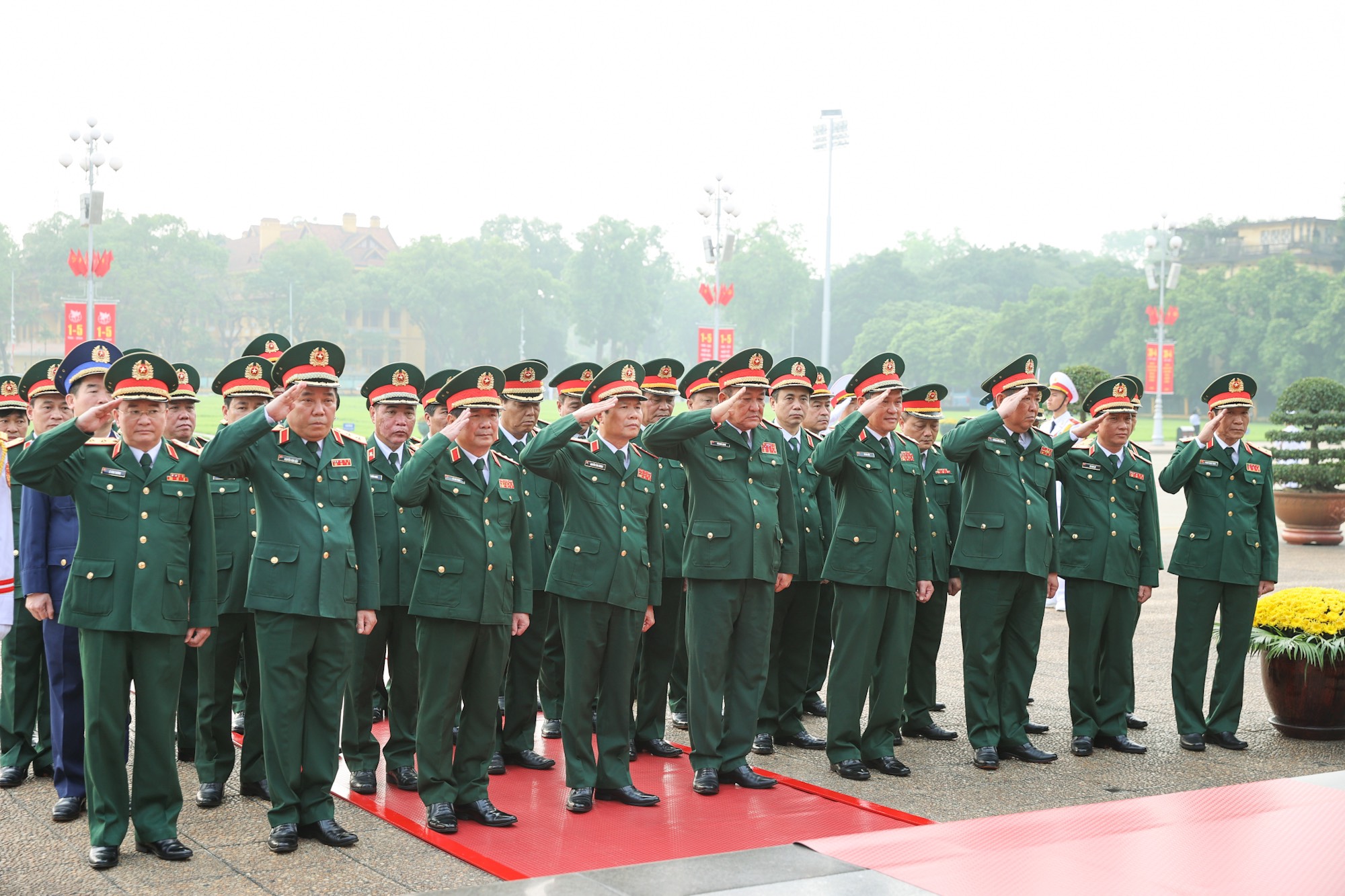 Đoàn đại biểu Quân ủy T.Ư, Bộ Quốc phòng vào Lăng, viếng Chủ tịch Hồ Chí Minh