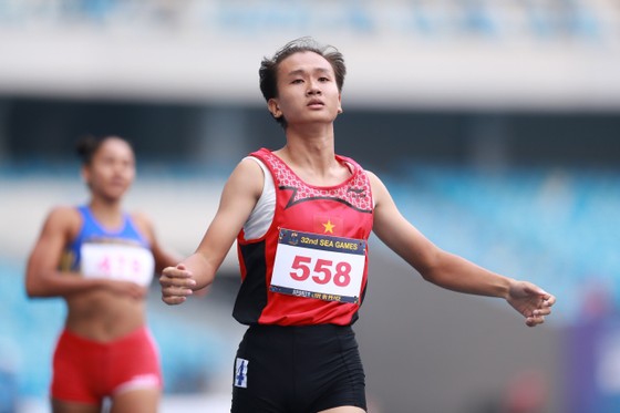 Trần Thị Nhi Yến đoạt HCB nội dung 100 m giải U.20 châu Á với thành tích tốt nhất trong sự nghiệp là 11 giây 40