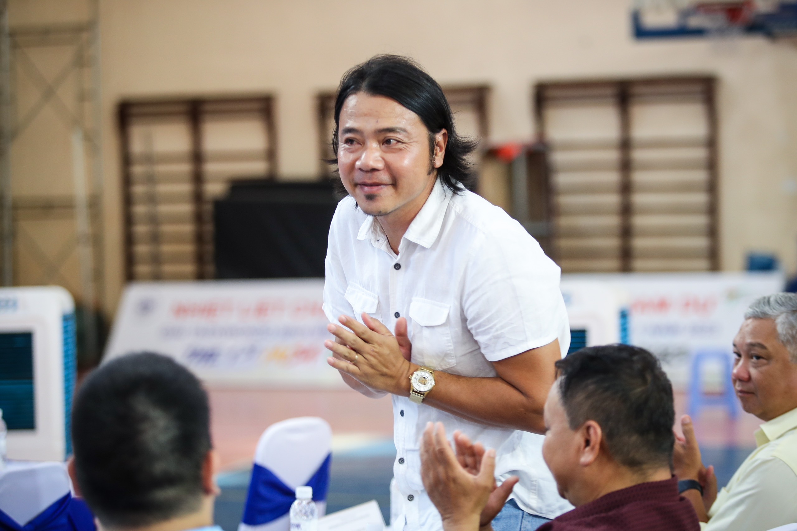 Cựu tuyển thủ Nguyễn Hữu Thắng có mặt, chúc mừng UPES