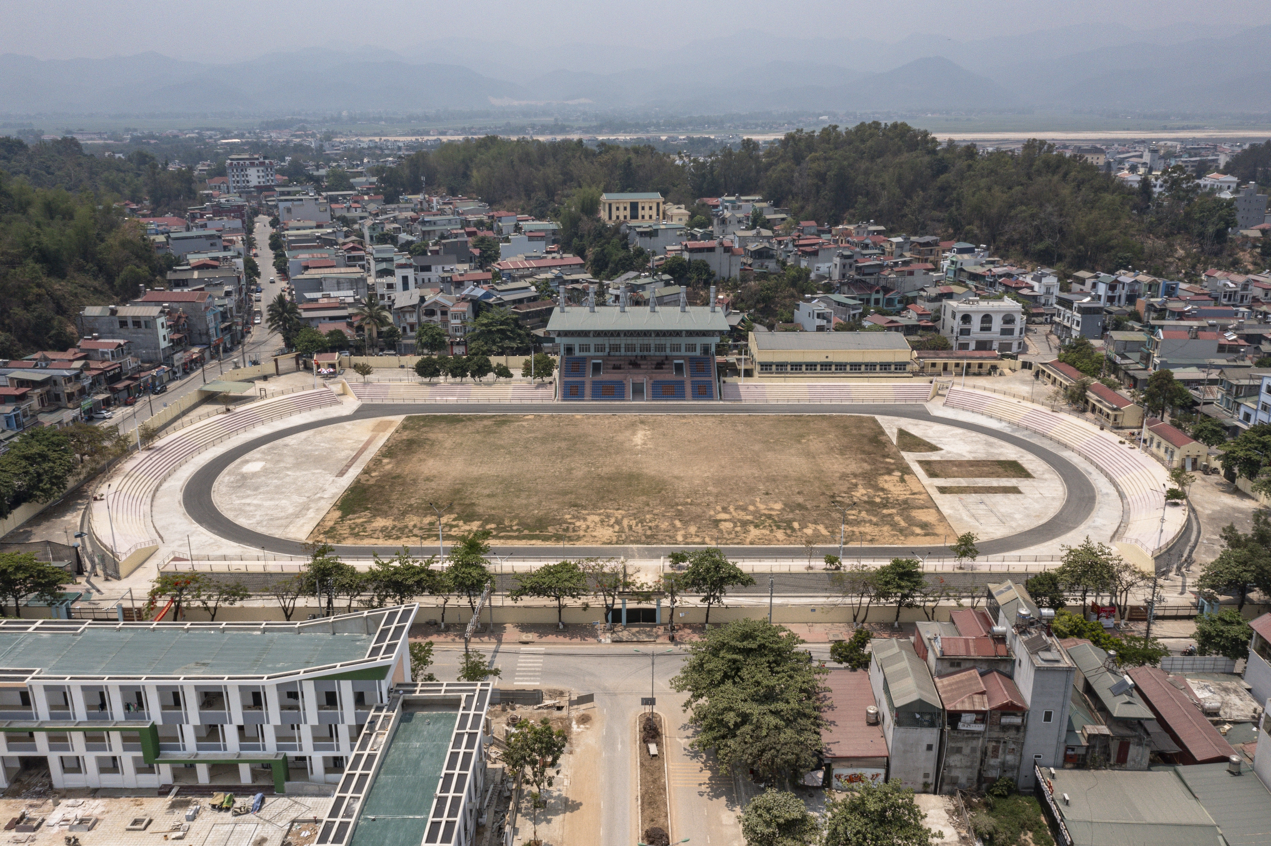 Sân vận động Điện Biên được chọn làm nơi tổ chức lễ kỷ niệm 70 năm Chiến thắng Điện Biên Phủ, được đầu từ 14 tỉ đồng để cải tạo mặt sân, thay thế một số hạng mục, thiết bị đã xuống cấp