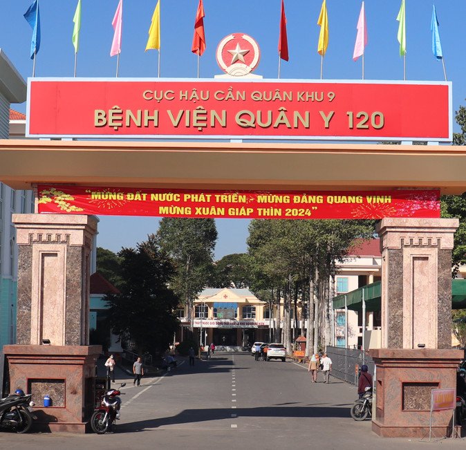 Bệnh viện Quân y 120 ứng dụng nhiều kỹ thuật mới- Ảnh 3. Bệnh viện Quân y 120 hoạt động với phương châm