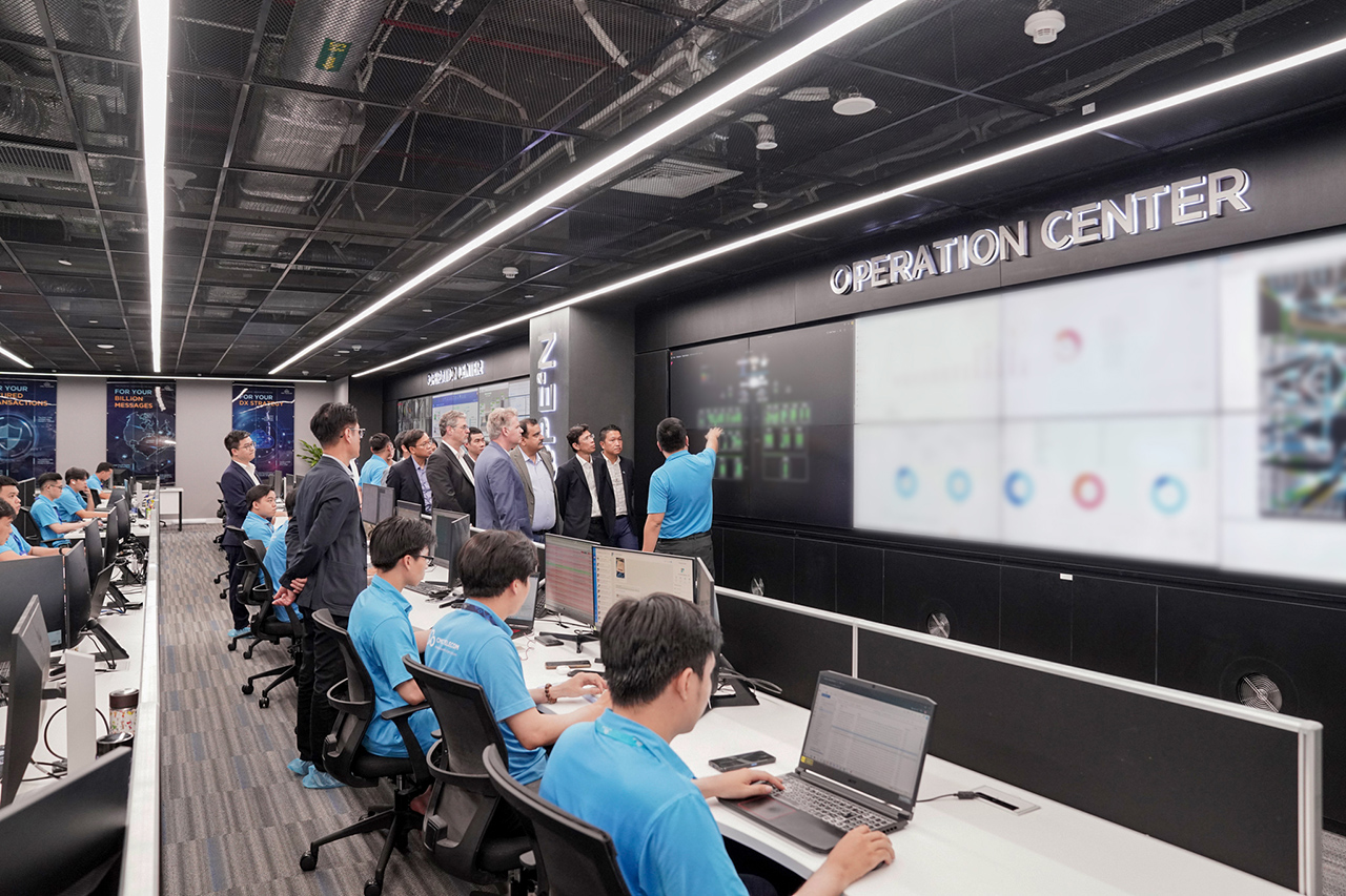 Phó Chủ tịch Nvidia thăm trung tâm dữ liệu thế hệ mới và duy nhất tại Việt Nam của CMC DC Tân Thuận