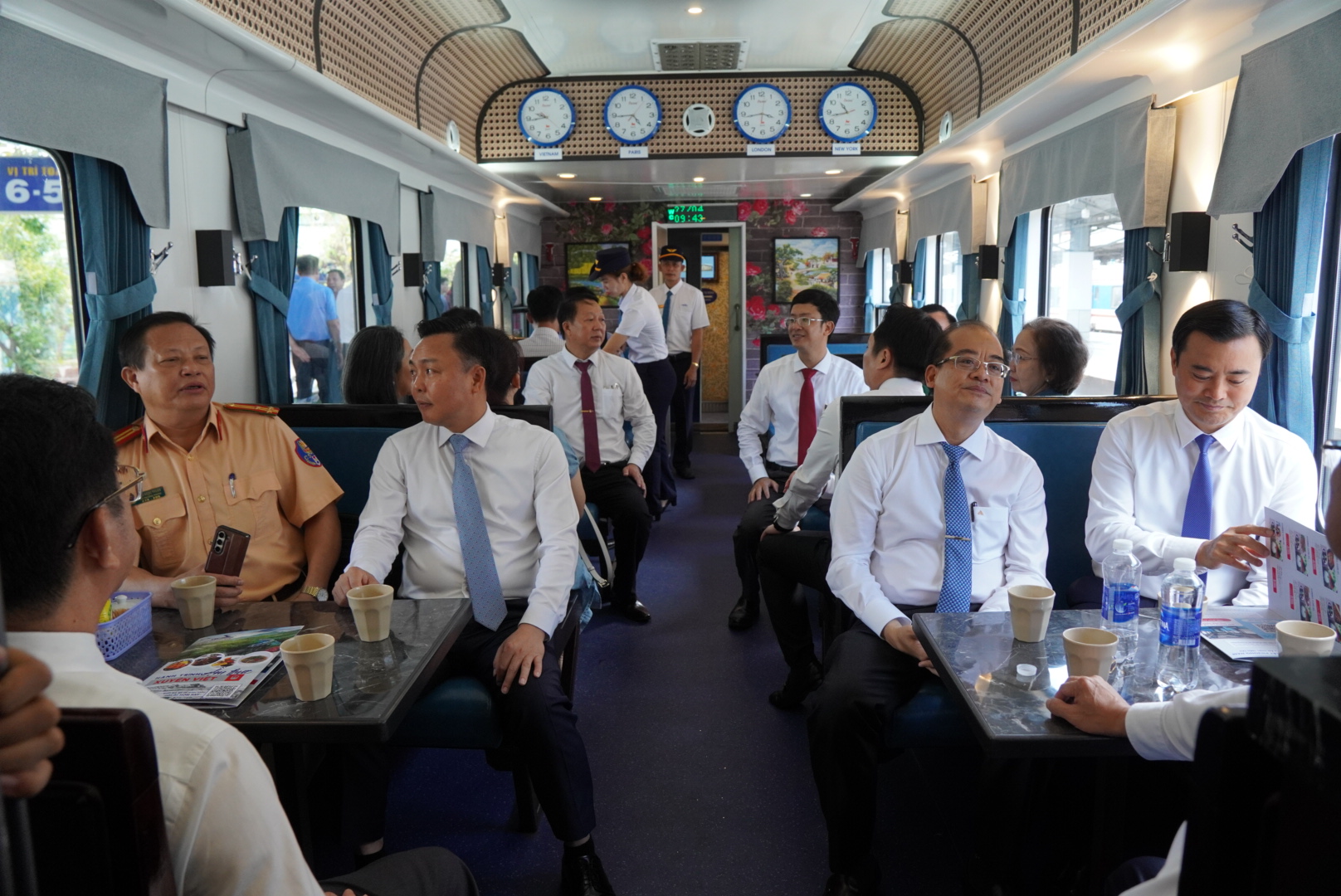 Khai trương đoàn tàu siêu xịn Sài Gòn - Đà Nẵng, có  wifi, ghế xoay 180 độ- Ảnh 4.