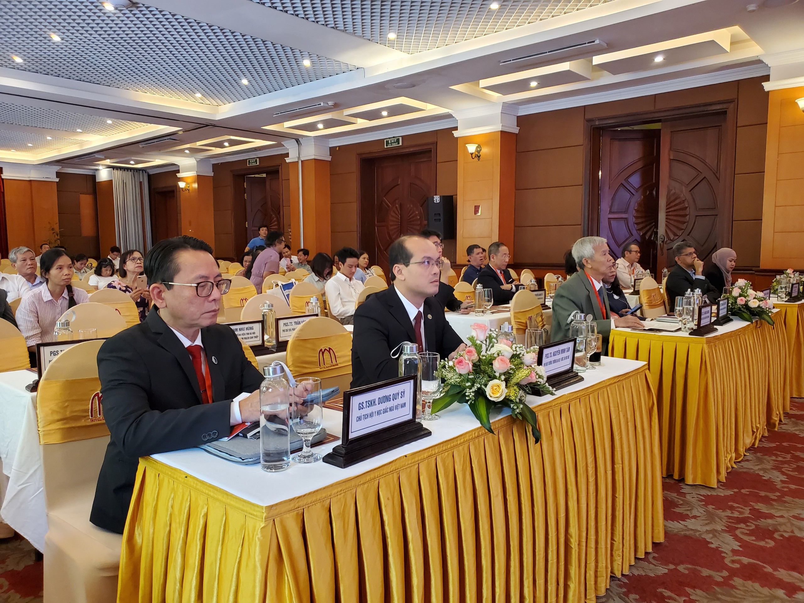 Tỷ lệ tử vong do tim mạch đang gia tăng- Ảnh 2. Các chuyên gia đầu ngành trong nước và quốc tế tham dự hội nghị