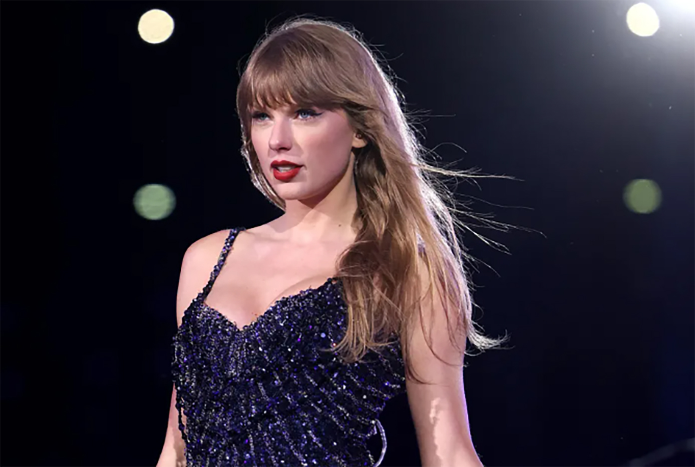 Taylor Swift vượt qua The Beatles tại Anh