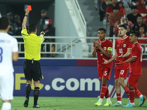 Truyền thông Indonesia sau trận thua U.23 Uzbekistan: 'Rizky Ridho muốn đập  nát màn hình VAR vì thẻ đỏ'