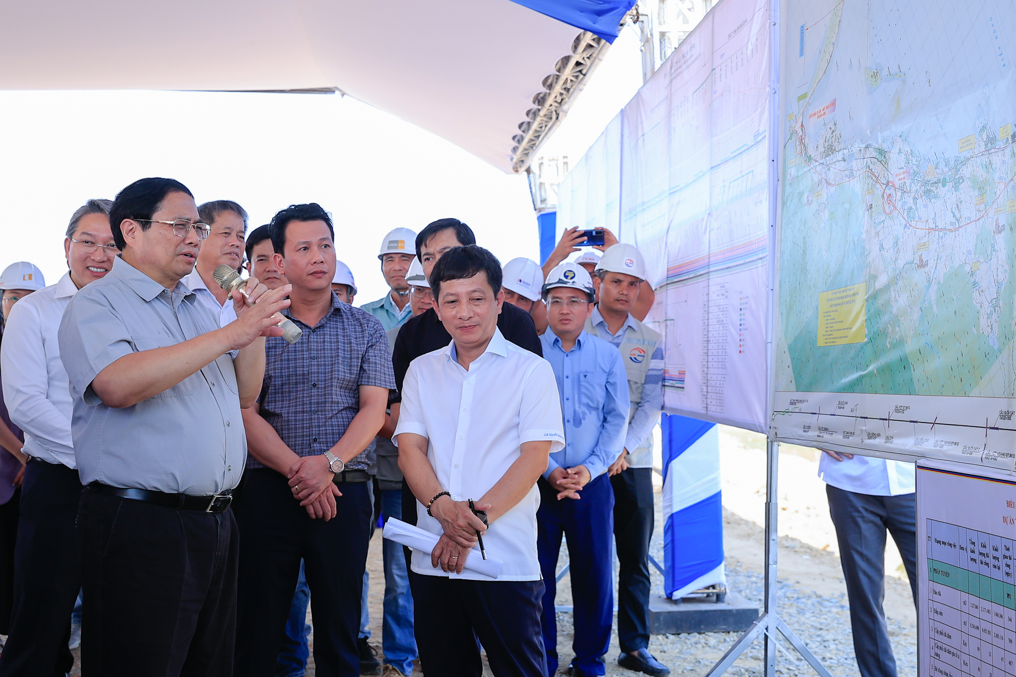 Dự án đầu tiên được Thủ tướng tới kiểm tra tình hình thi công là dự án Vân Phong - Nha Trang