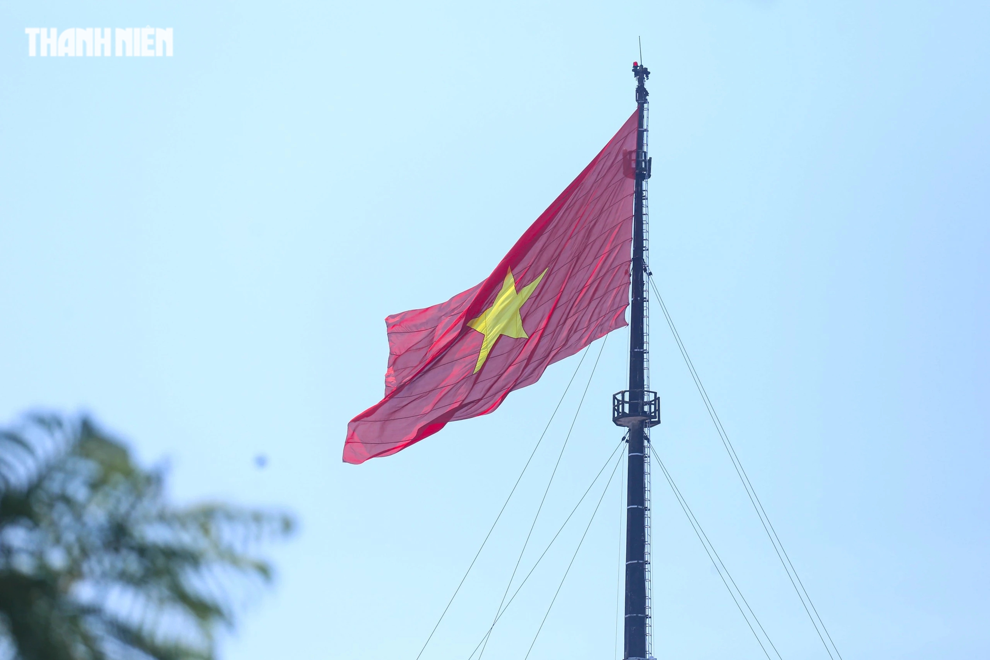 Kỳ Đài Huế là một trong những công trình triều Nguyễn nằm trong hệ thống di sản được UNESCO công nhận di sản văn hóa thế giới năm 1993. Hằng năm, đến các ngày lễ quan trọng, lá cờ Tổ quốc trên Kỳ đài sẽ được thay mới.