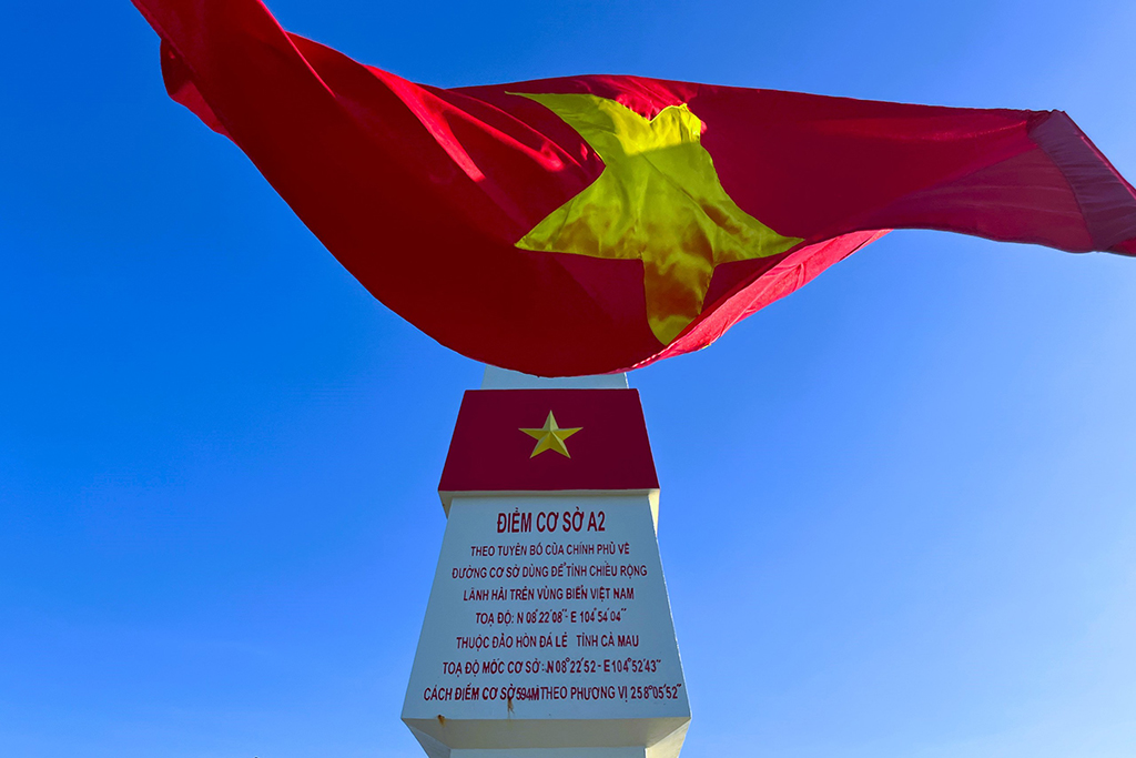Image hình ảnh hình ảnh hình ảnh Nguyễn Ngọc Hiển - Lần đầu tiên công bố hình ảnh mốc cơ sở A2 trên Hòn Đá Lẻ
