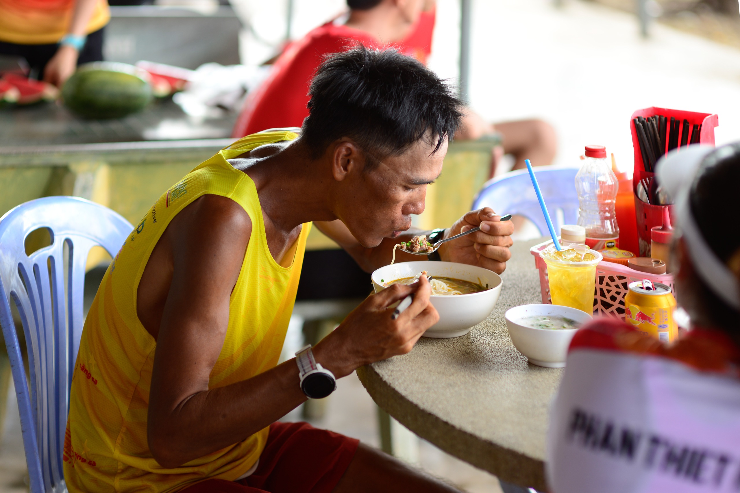 Chạy bộ 1.800 km suốt 20 ngày dưới nắng nóng ‘thiêu đốt’: Cảm phục lý do không bỏ cuộc- Ảnh 2.