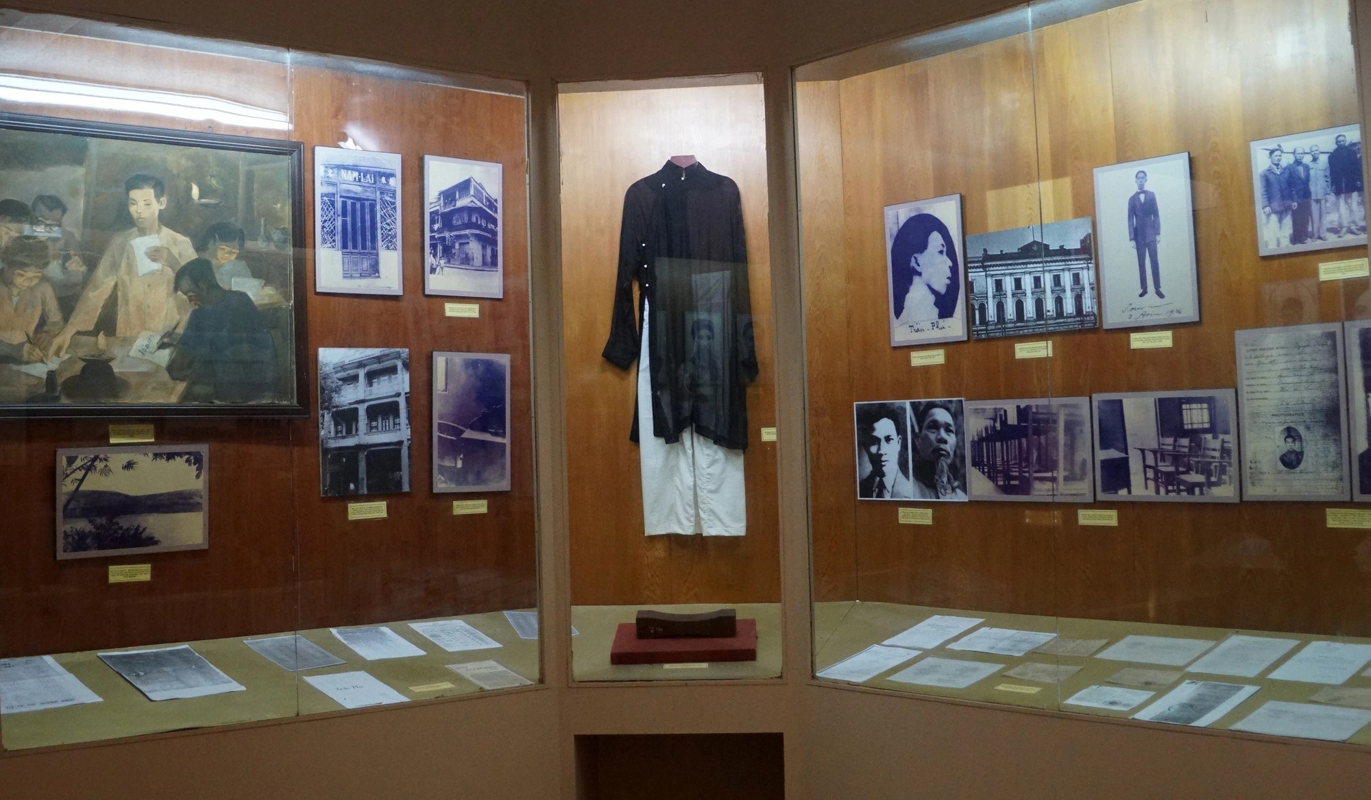 Những kỷ vật của cố Tổng Bí thư Trần Phú trong thời gian hoạt động cách mạng được lưu giữ tại nhà lưu niệm ở xã Tùng Ảnh