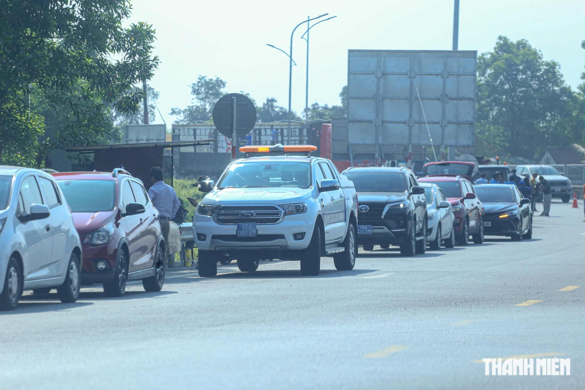 Cao tốc Cam Lộ - La Sơn cấm 'xe lớn': Một số xe container vẫn 'không biết'- Ảnh 7.