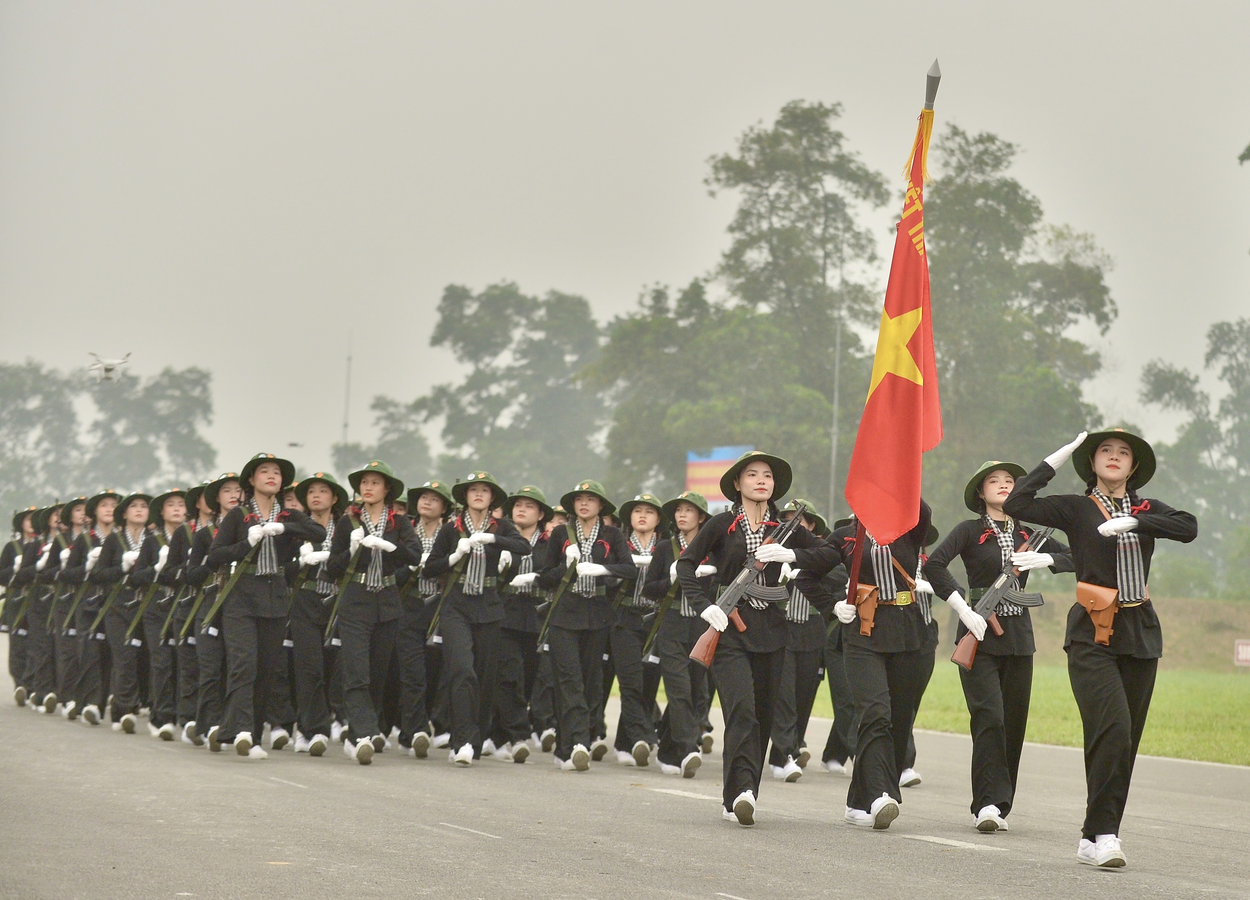 3 đại tướng kiểm tra hợp luyện diễu binh kỷ niệm chiến thắng Điện Biên Phủ- Ảnh 9.