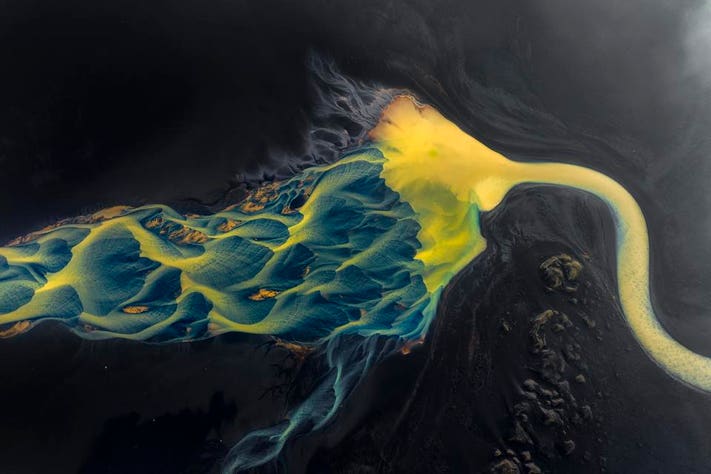 Kho báu của Trái đất, những mạch nước trong xanh, những dải băng và trầm tích vàng, giải Vàng hạng mục Nghệ thuật tự nhiên. Những đường gân nước màu xanh băng giá, những dải băng lấp lánh và trầm tích vàng lấp lánh kết hợp với nhau tạo nên một ảo ảnh thú vị. Đây chính là món quà của địa hình kỳ diệu của Iceland