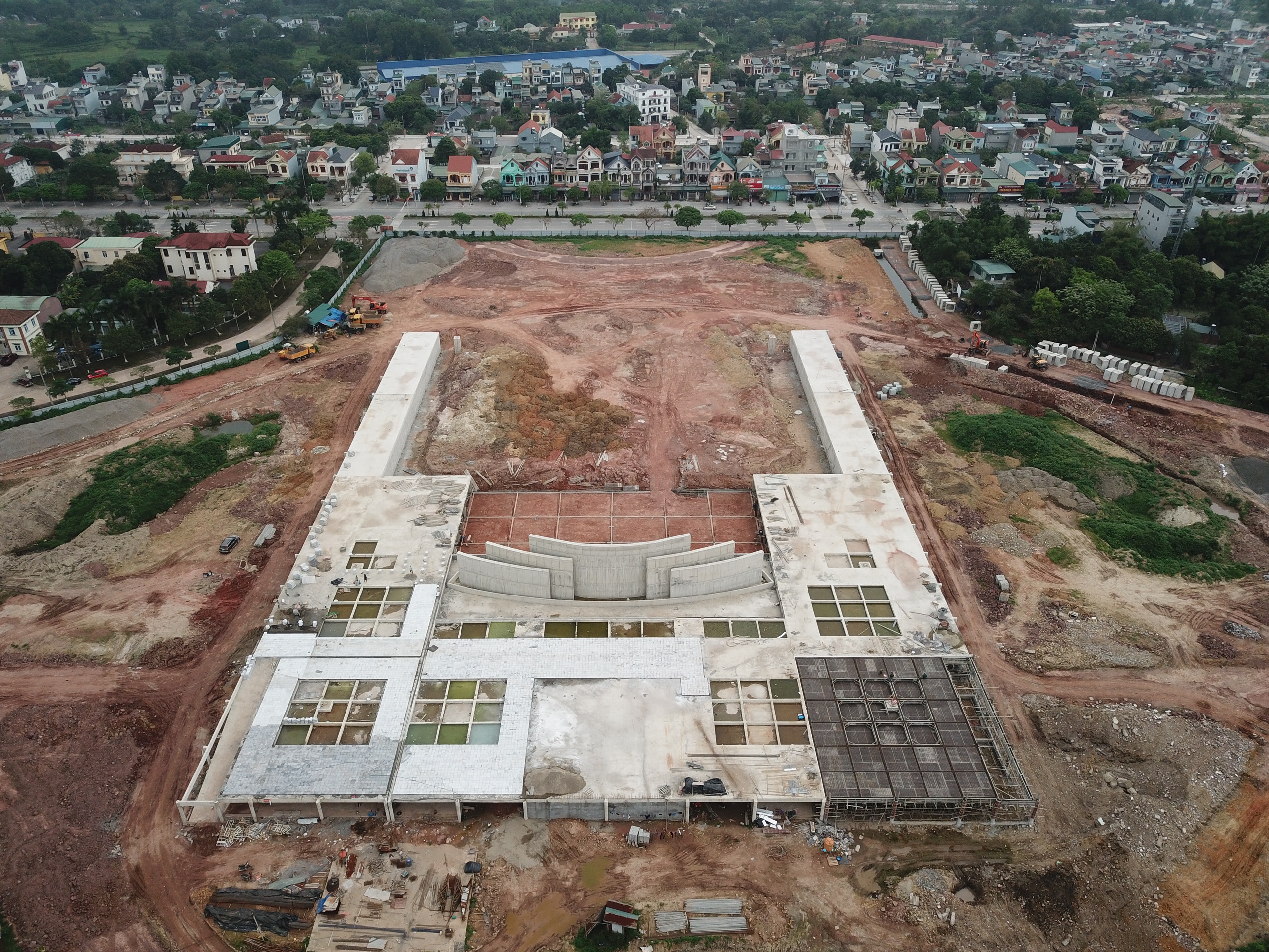 Dự án quảng trường trăm tỉ hoành tráng bậc nhất Quảng Ninh chậm tiến độ- Ảnh 1.