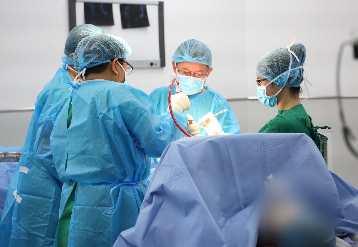 Đà Nẵng: Thay khớp gối toàn phần thành công cho bệnh nhân 72 tuổi- Ảnh 1. Đà Nẵng: Thay khớp gối toàn phần thành công cho bệnh nhân 72 tuổi- Ảnh 1.