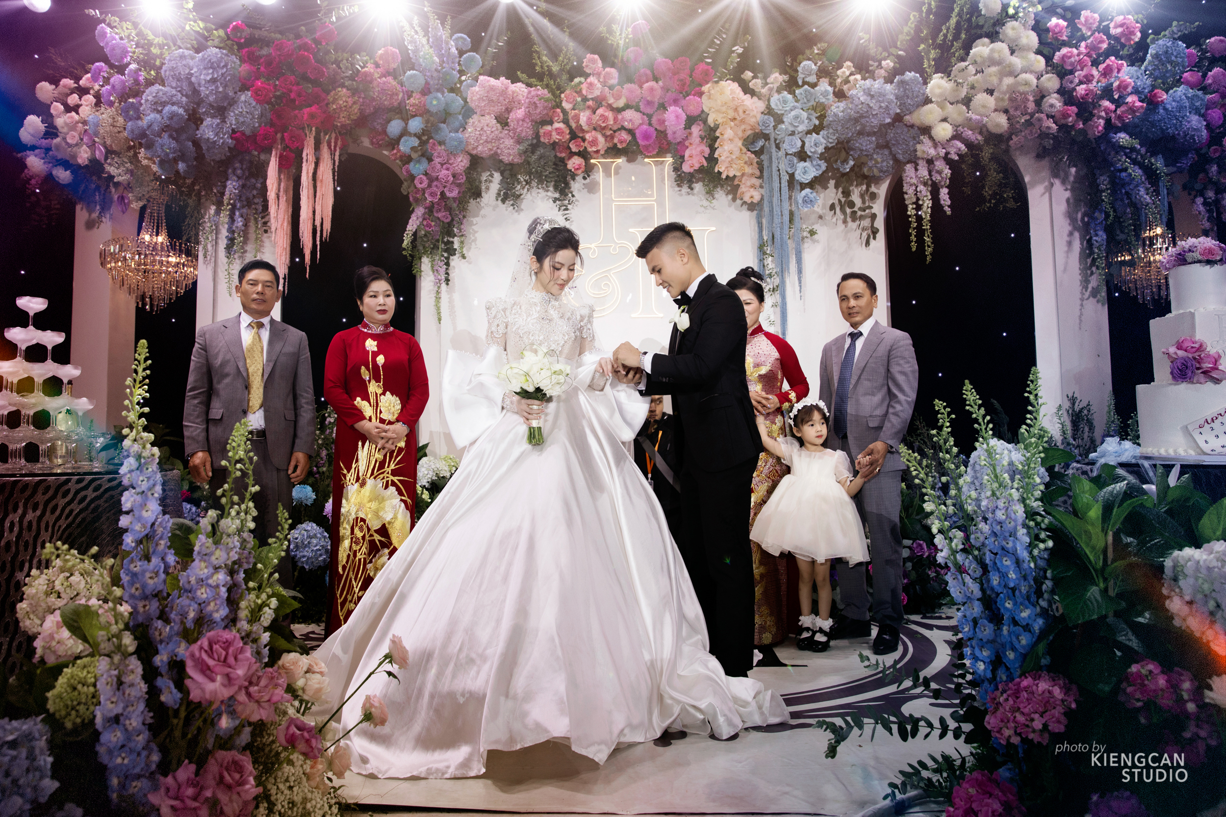 Chu Thanh Huyền diện váy nửa tỉ đồng trong đám cưới với Quang Hải- Ảnh 7.