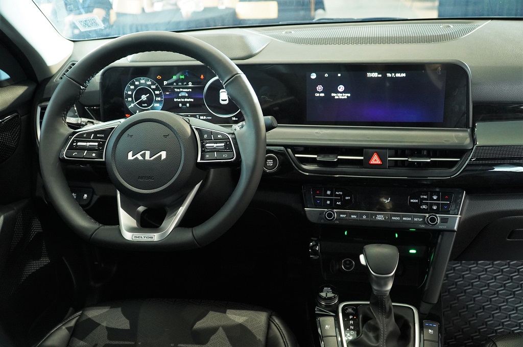 Kia Seltos 2024 về đại lý, có gì nổi bật để ‘đấu’ Mitsubishi Xforce?- Ảnh 2. Kia Seltos 2024 về đại lý, có gì nổi bật để ‘đấu’ Mitsubishi Xforce?- Ảnh 2.