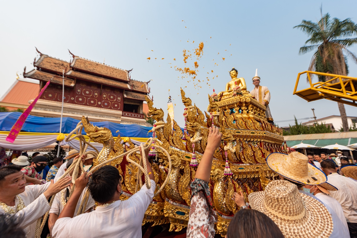 Chiang Mai-Wat Phra Singh Woramahawihan-Songkran Festival (Credits: Tổng cục Du lịch Thái Lan)