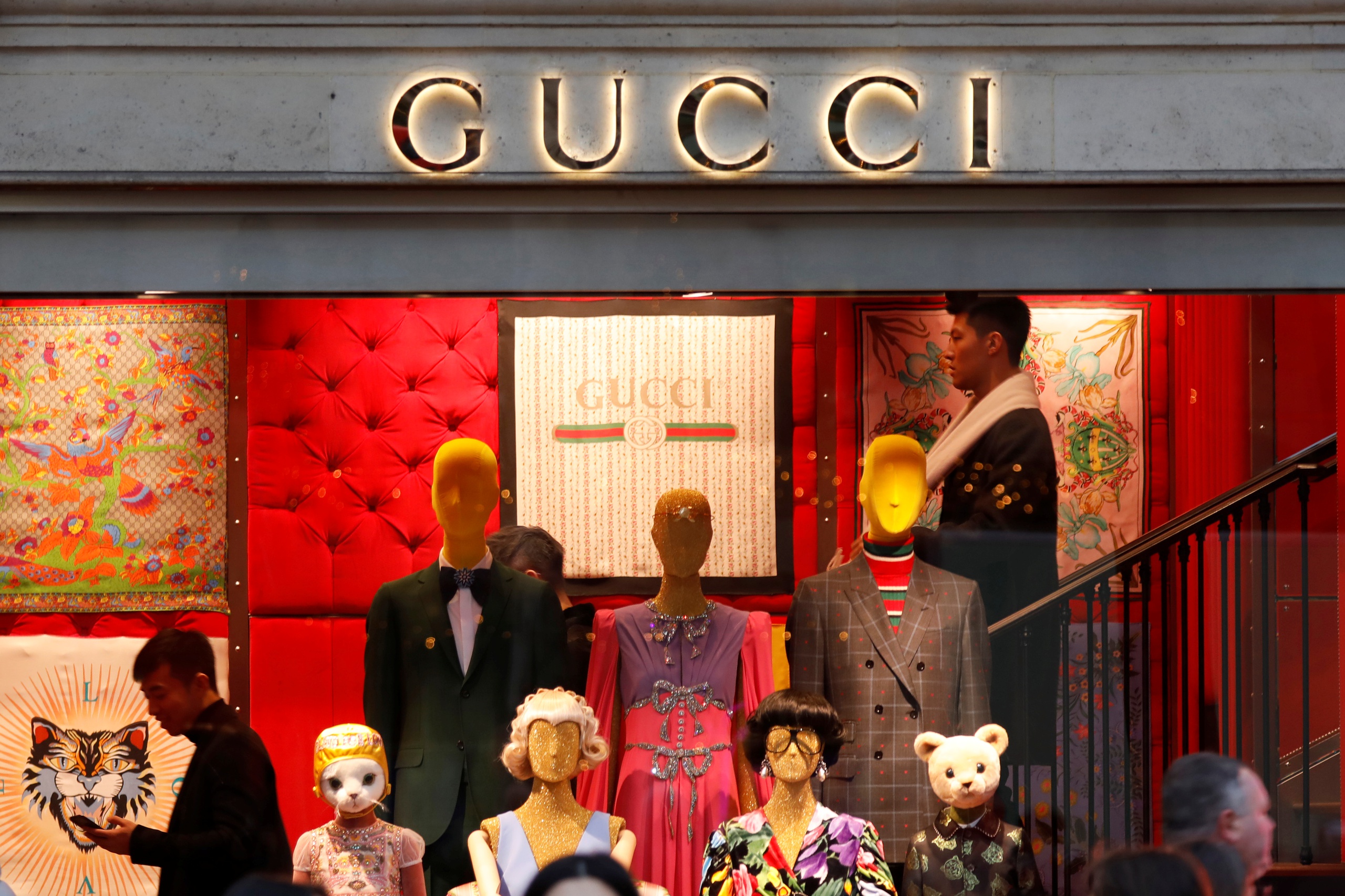Cổ phiếu Kering - công ty sở hữu thương hiệu Gucci đã giảm 15% kể từ tháng trước
