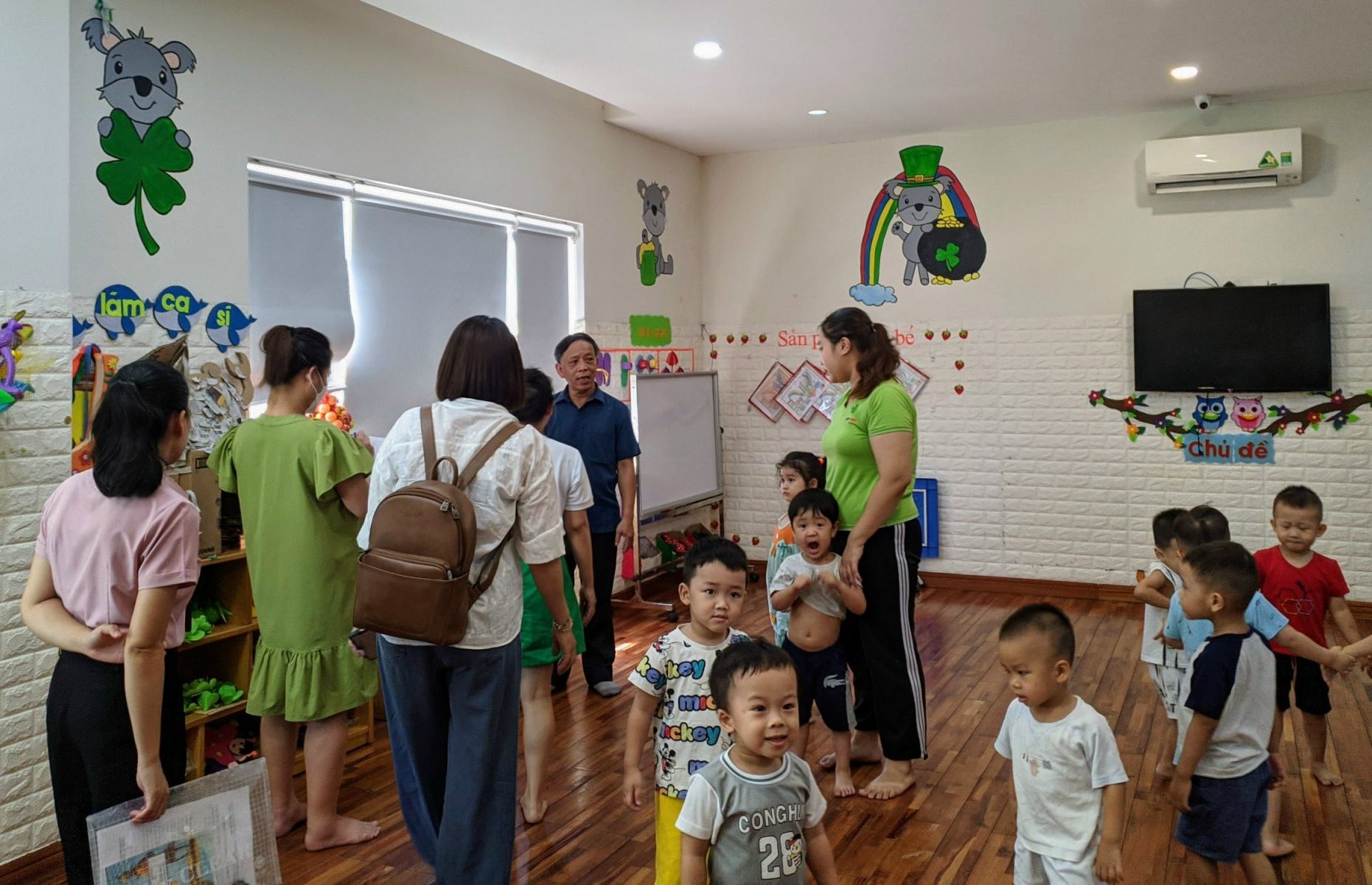 Gia tăng số ca nhiễm tay chân miệng, Đà Nẵng tăng cường phòng chống- Ảnh 1. Ngành y tế Đà Nẵng tuyên truyền về bệnh tay chân miệng và các biện pháp phòng chống bệnh tại trường mầm non